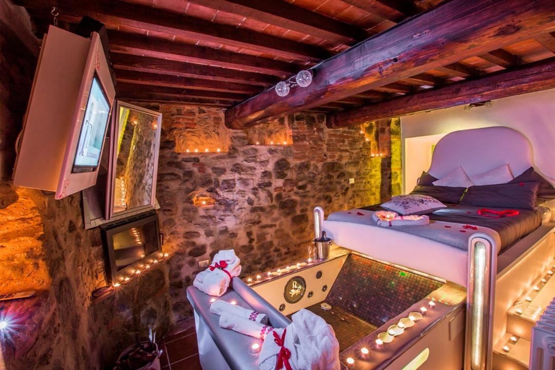 Deluxe Suite with Spa Bath photo 2