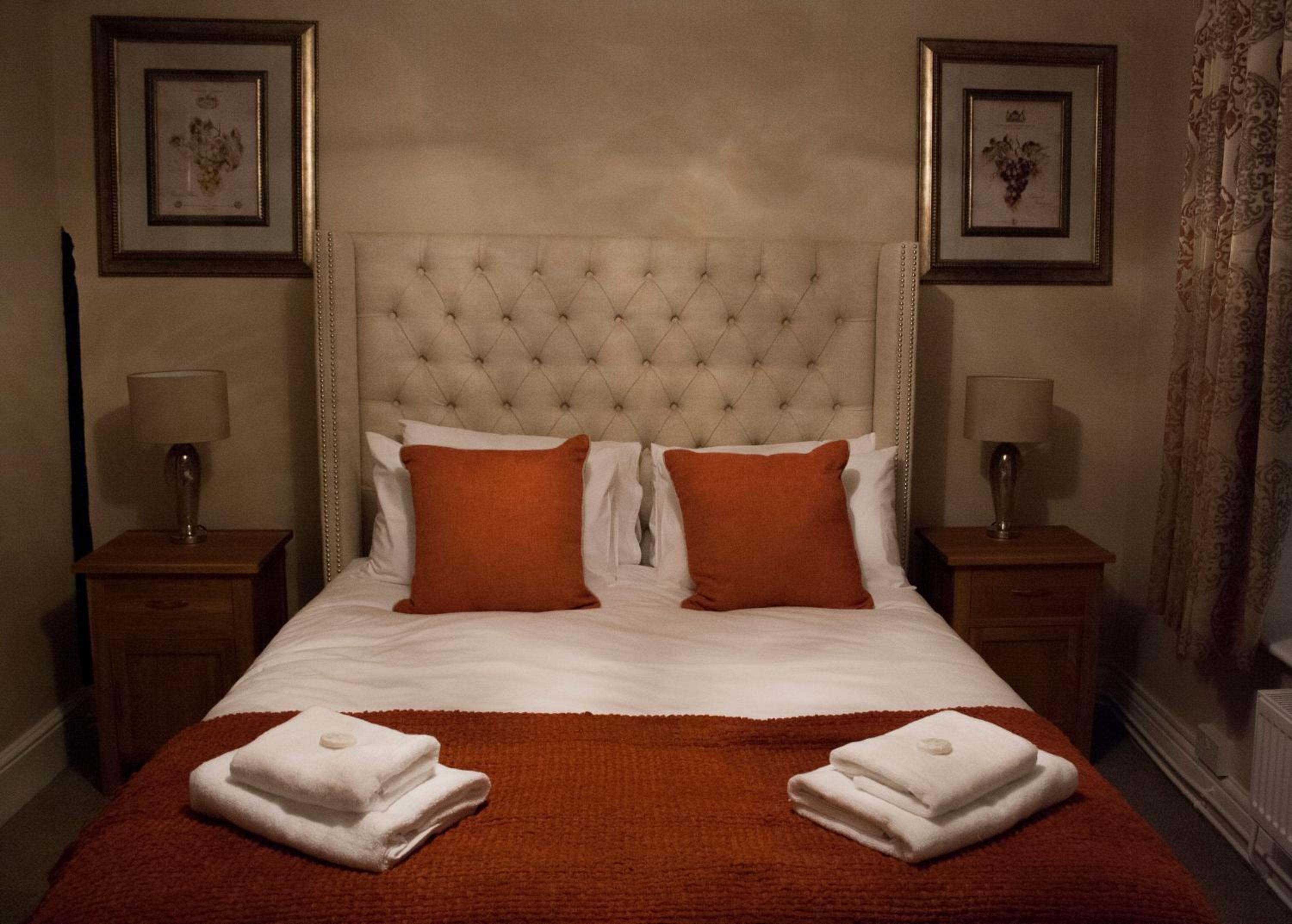 Deluxe Double Room with Shower - Photo 10