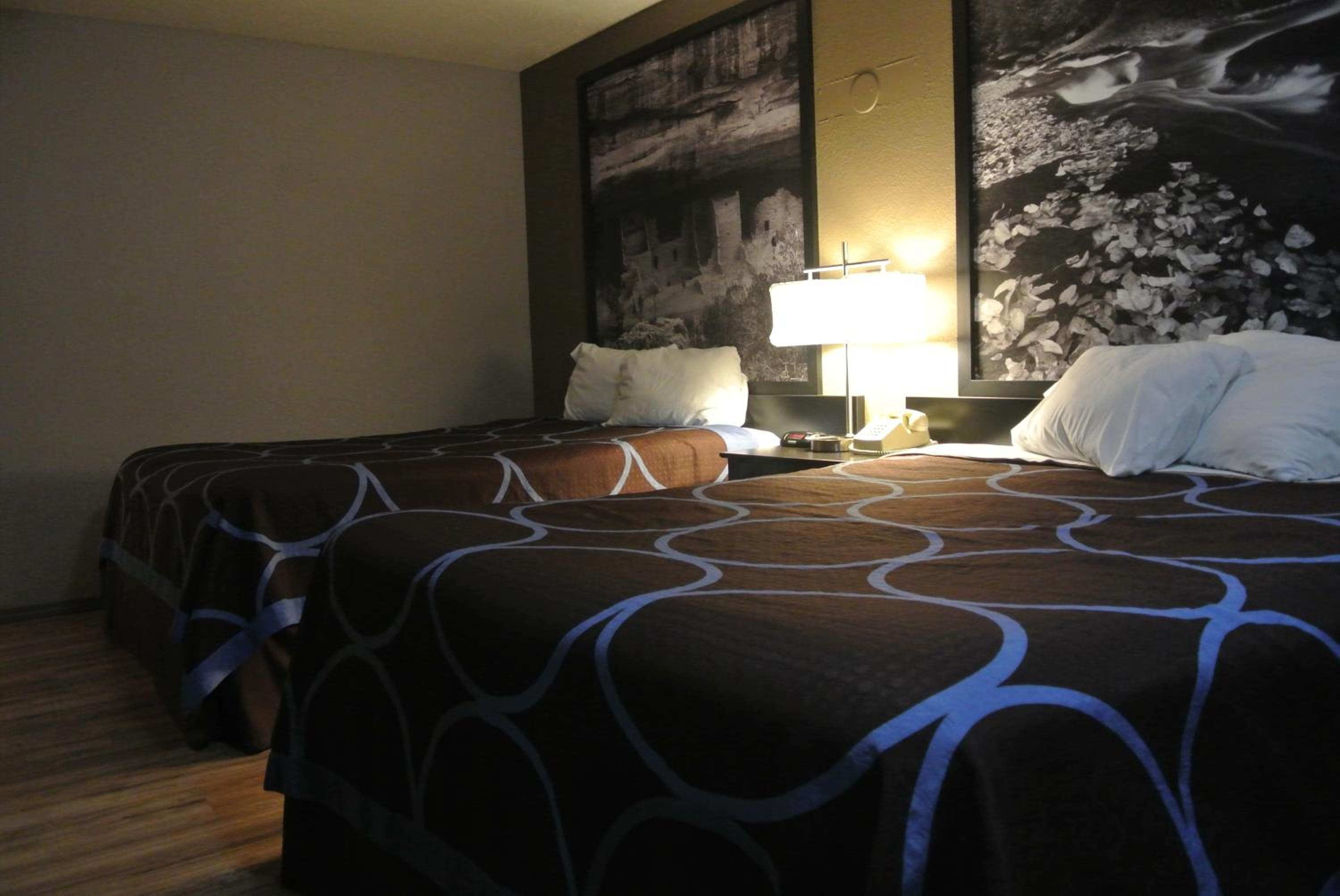 Queen Room with Two Queen Beds - Photo 9