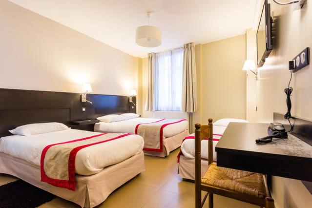 Quadruple Room with Private Bathroom - Ground Floor photo 2