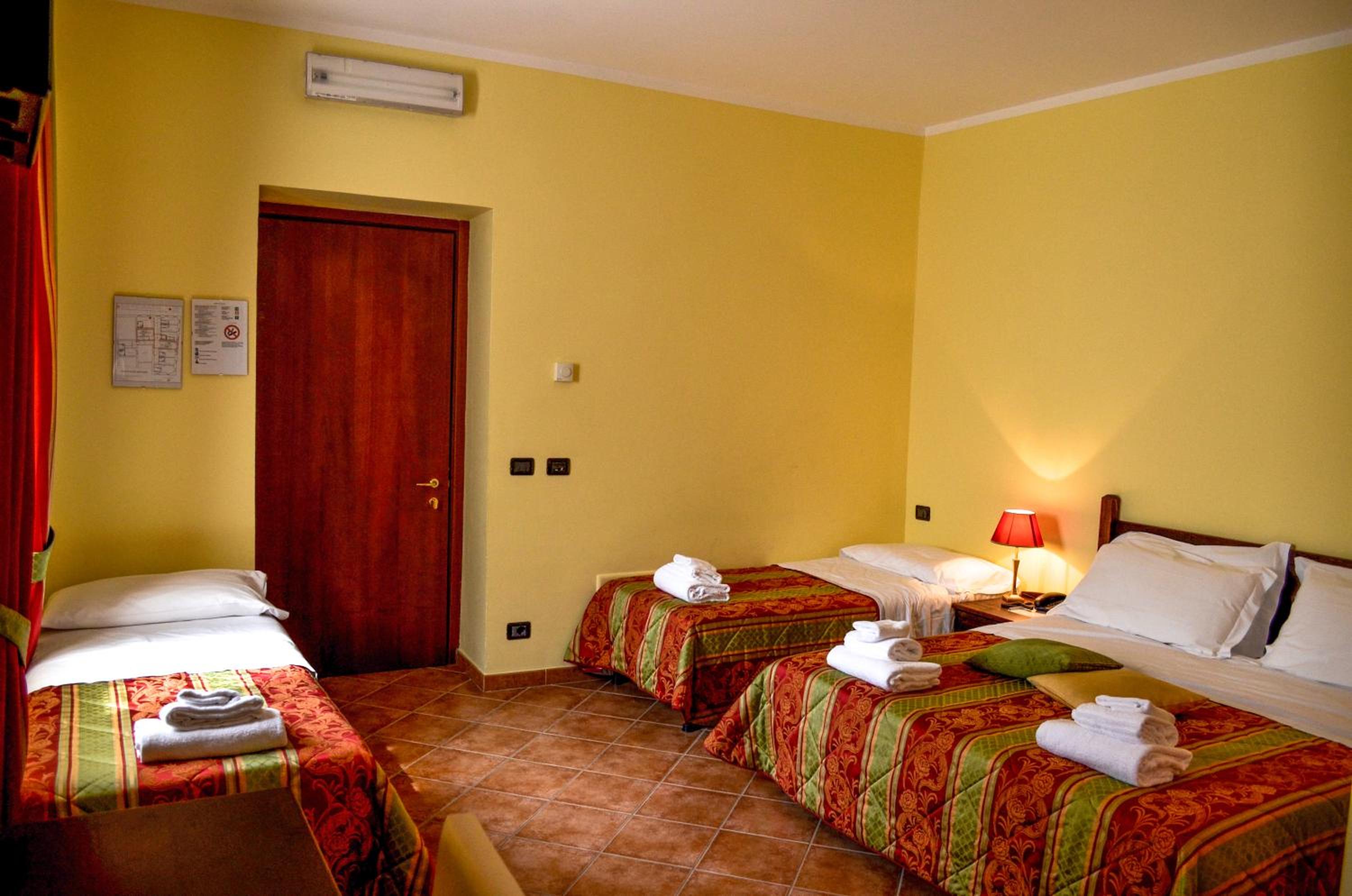Quadruple Room - Photo 1