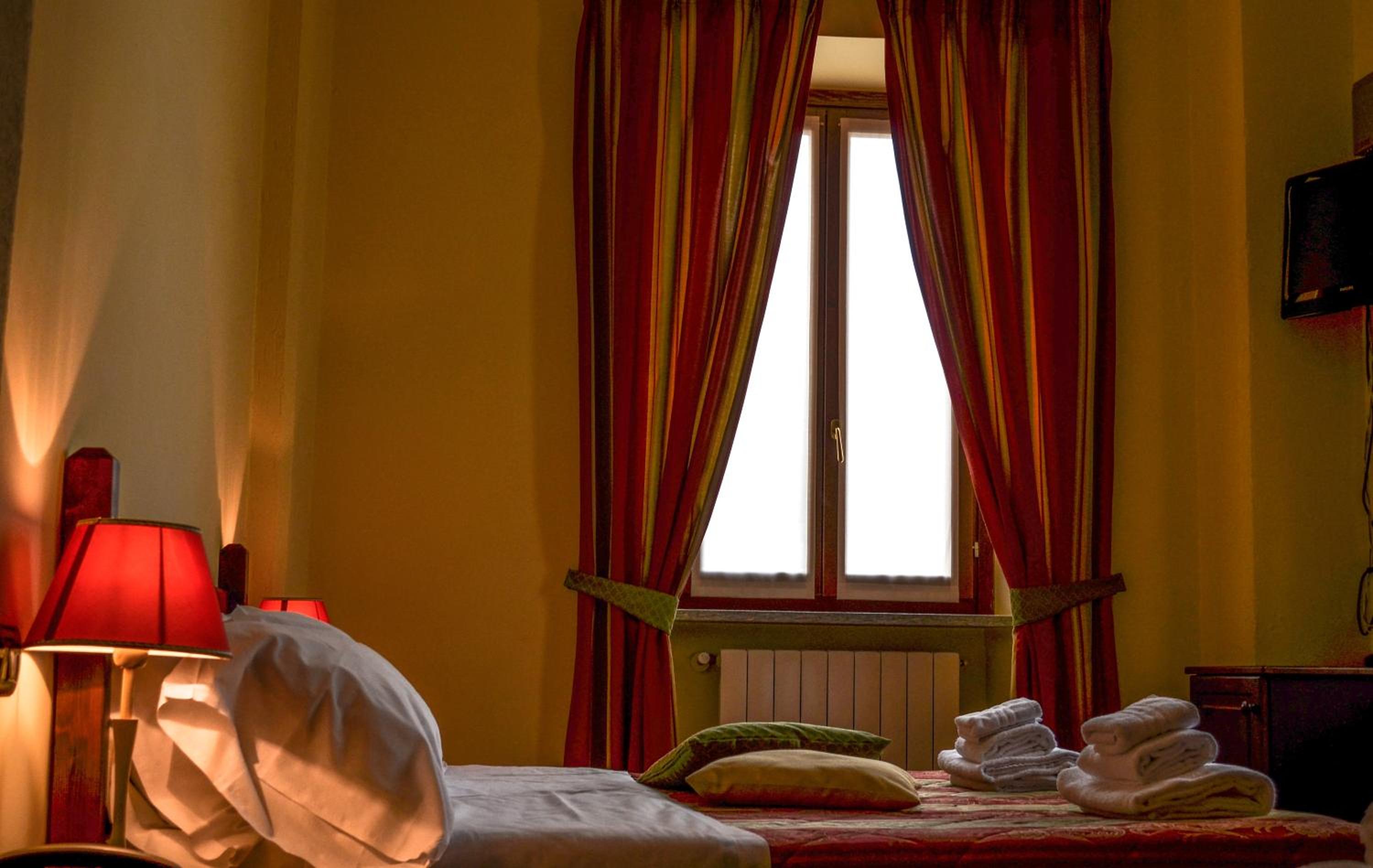 Triple Room - Photo 11
