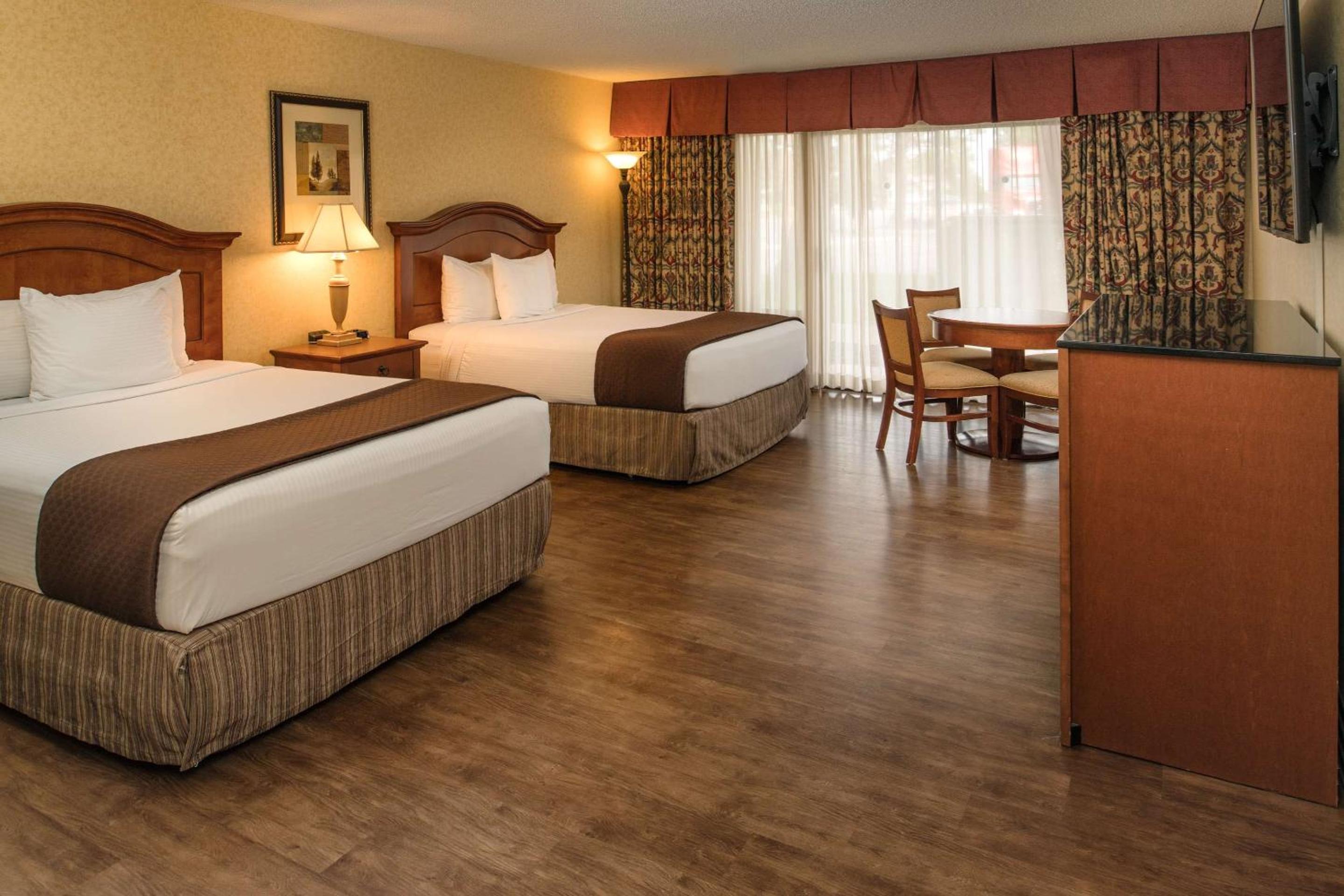 Superior Queen Room with Two Queen Beds photo 1