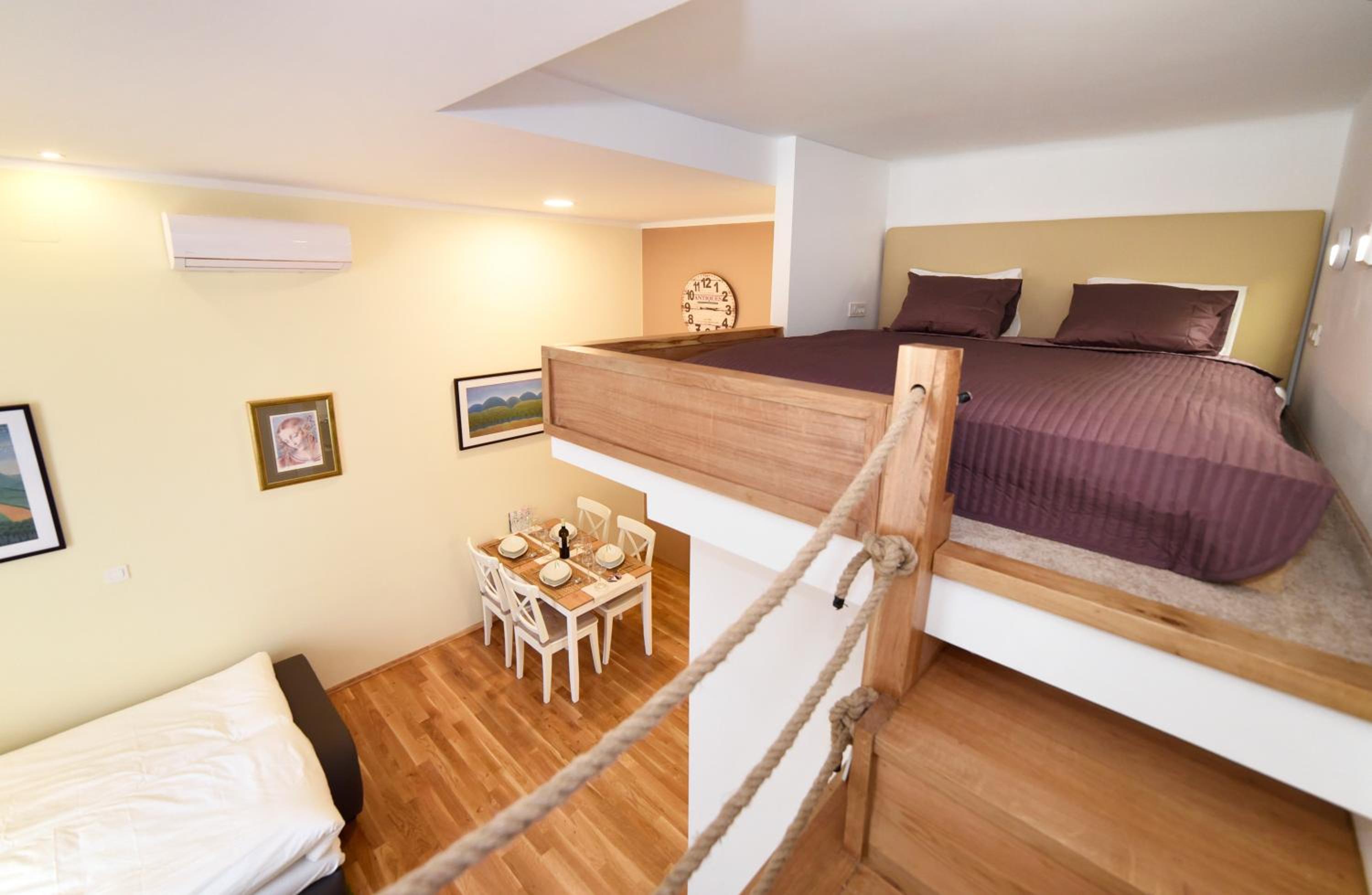 Studio Apartment - Photo 16