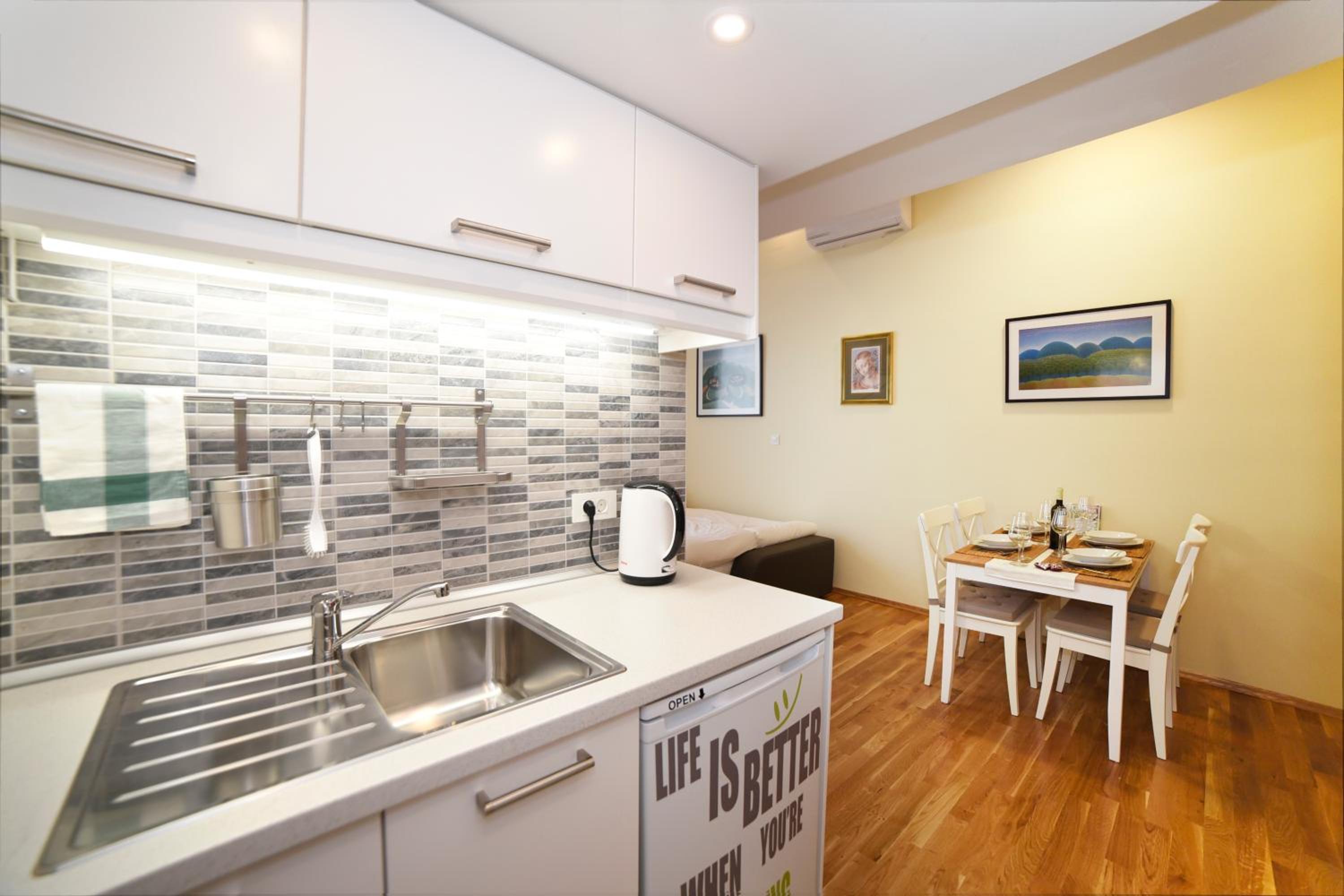 Studio Apartment - Photo 4