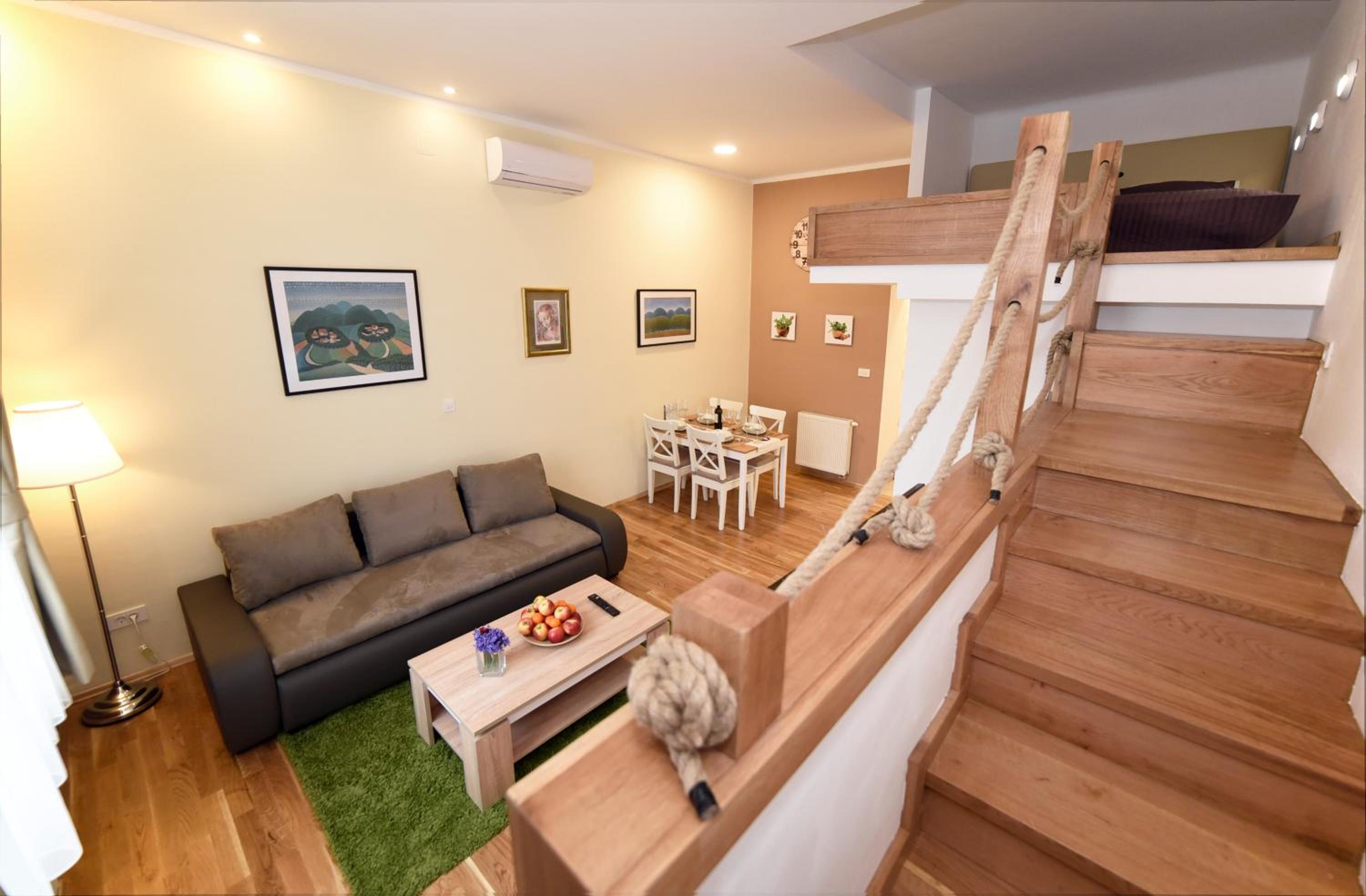 Studio Apartment - Photo 2