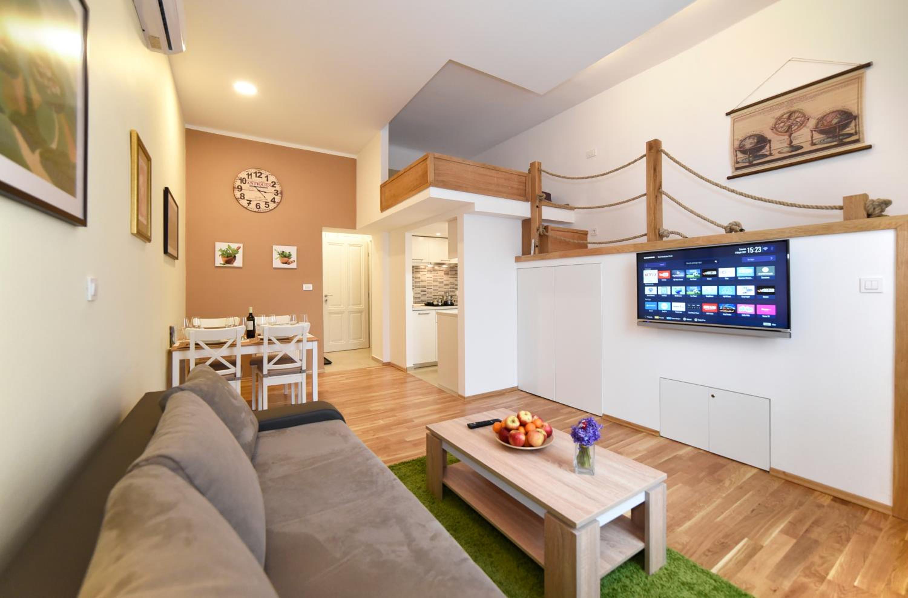 Studio Apartment - Photo 3