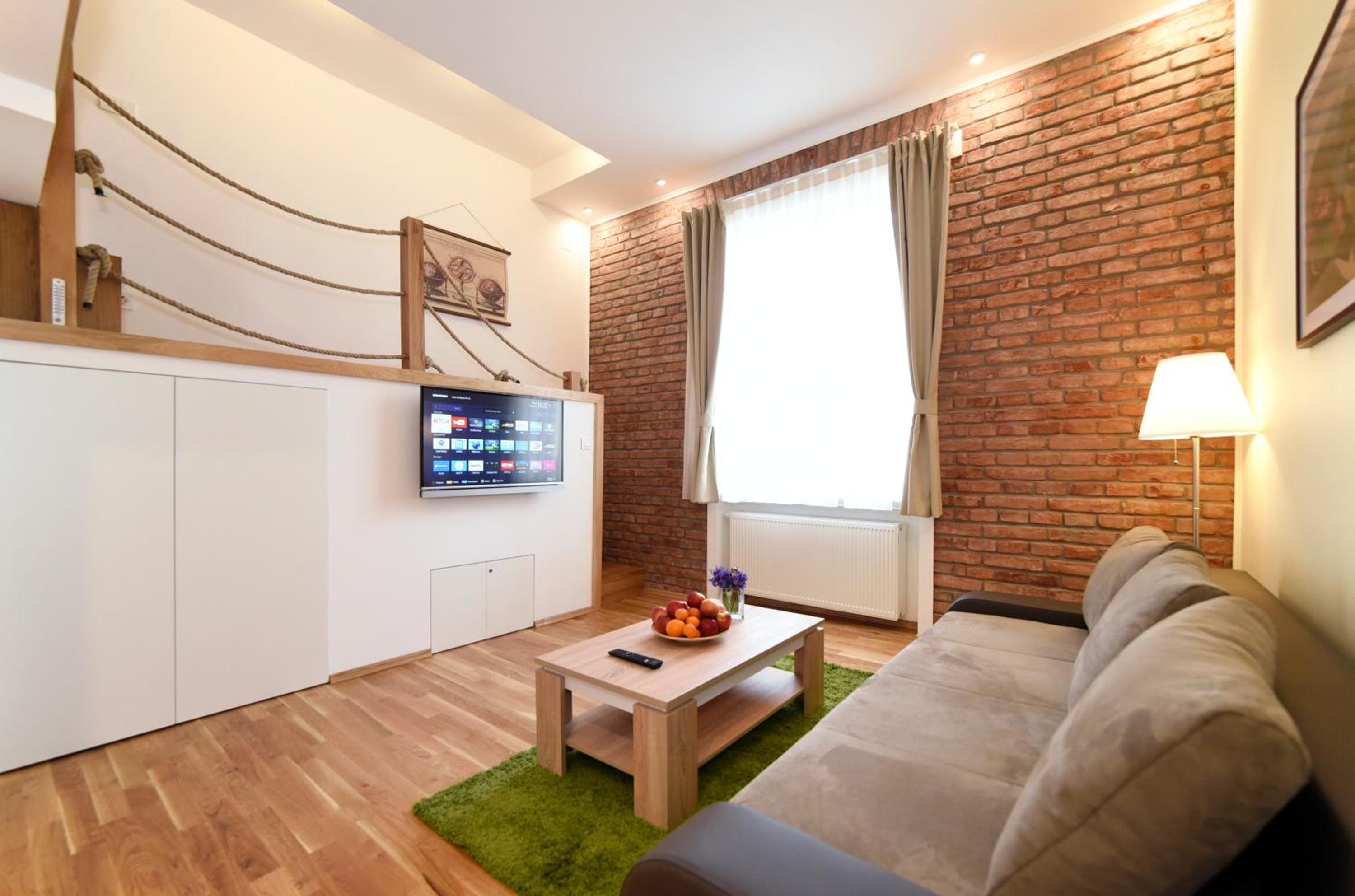 Studio Apartment - Photo 13