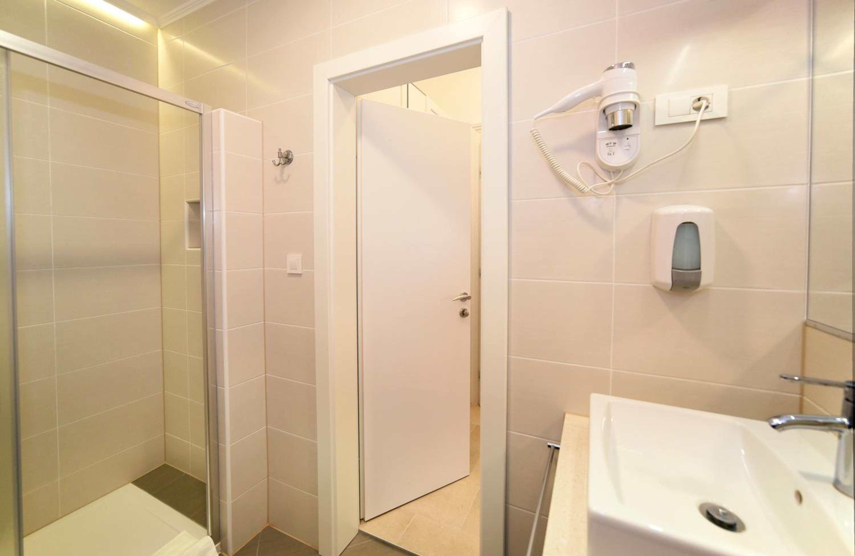 Studio Apartment - Photo 10