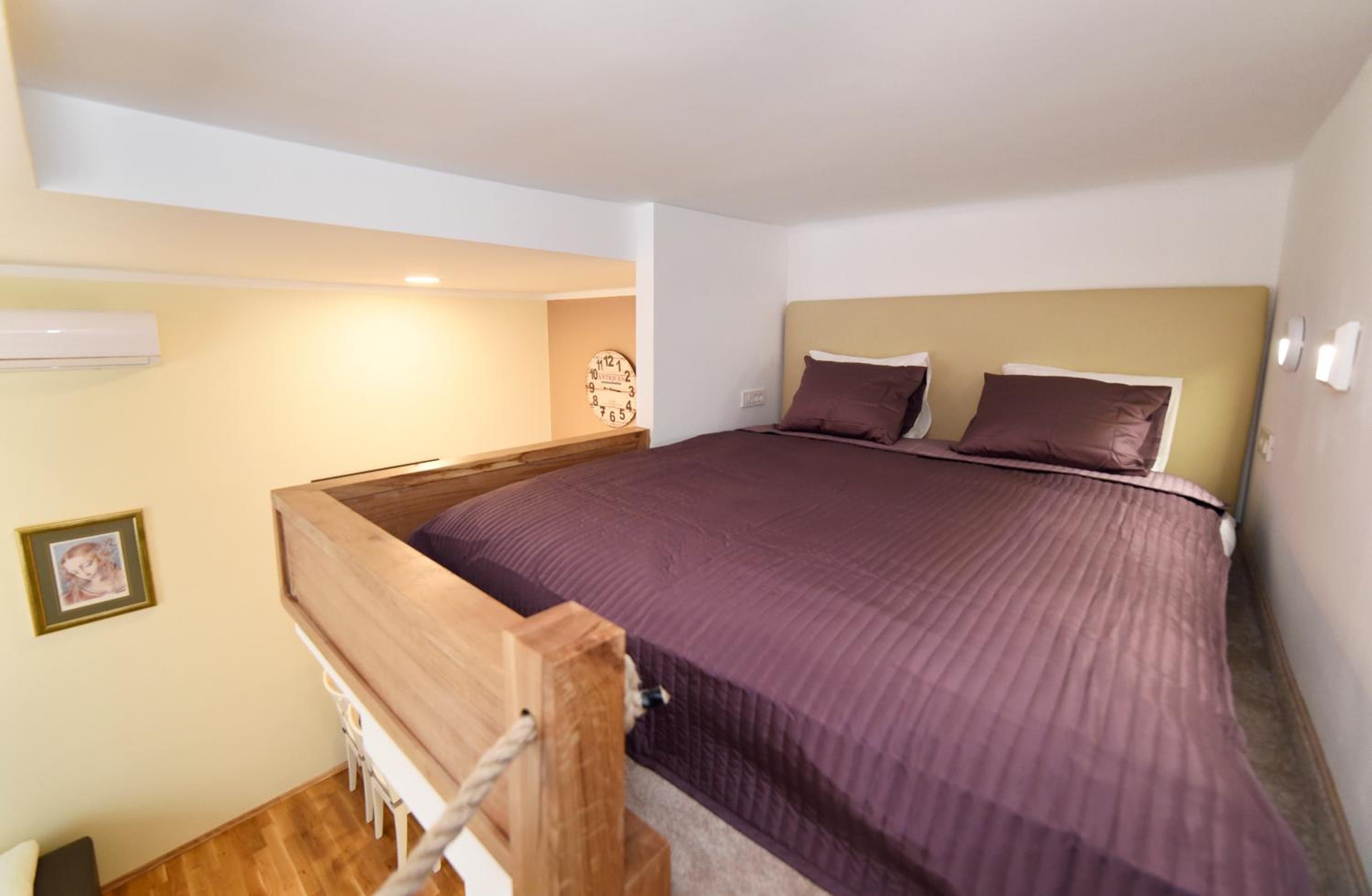 Studio Apartment - Photo 6