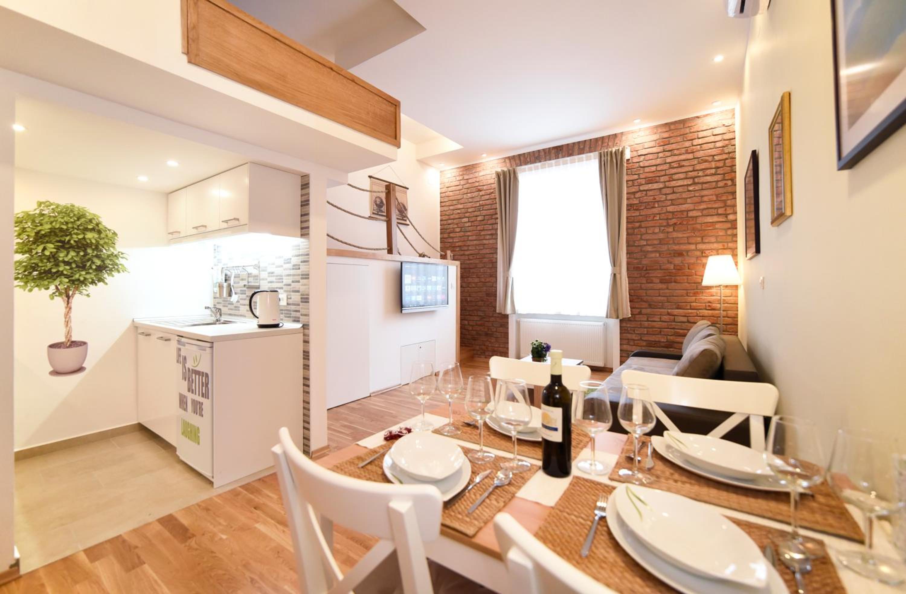 Studio Apartment - Photo 8