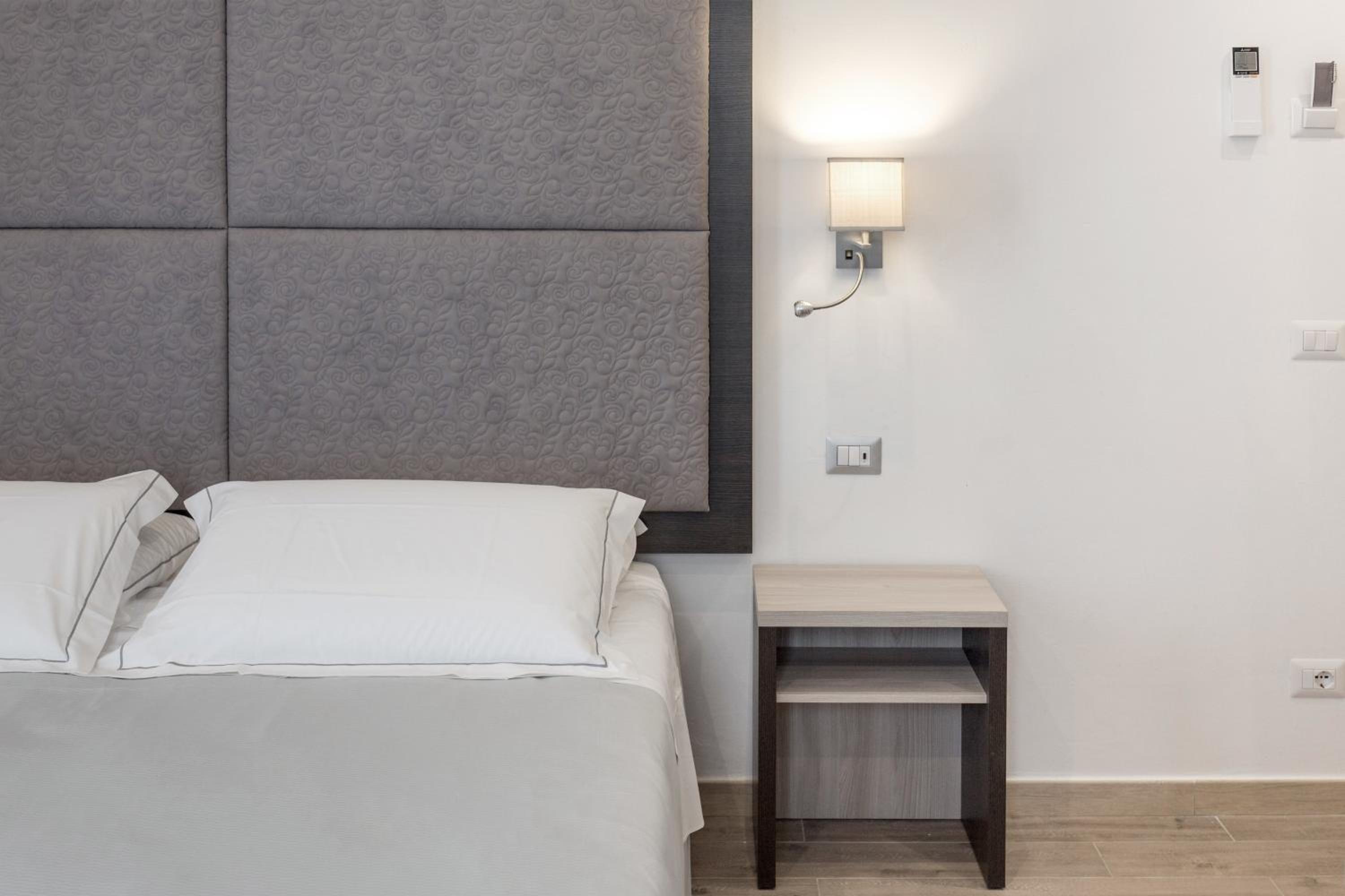 Deluxe Double Room with Balcony photo 1