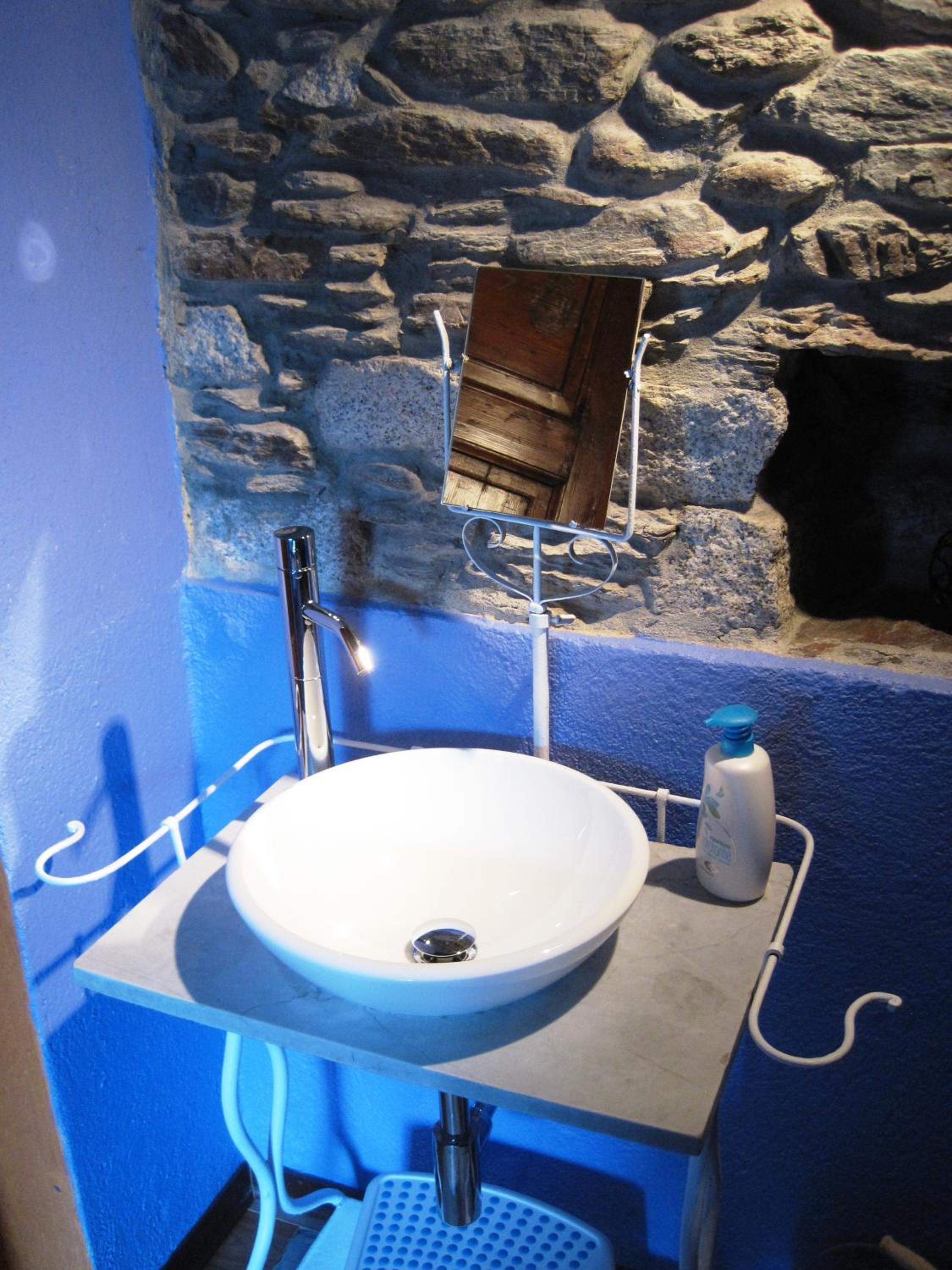 Double Room - Photo 6