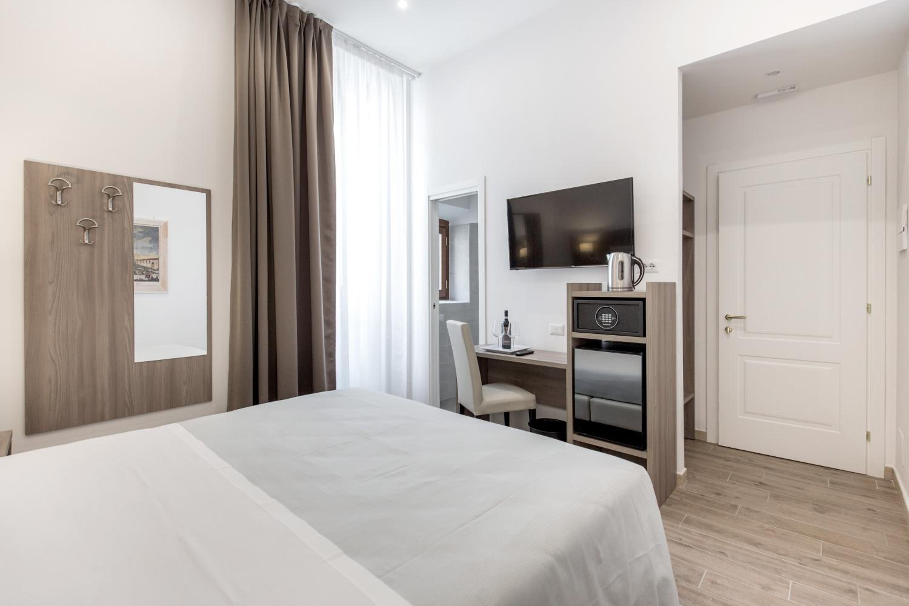 Economy Double or Twin Room photo 3