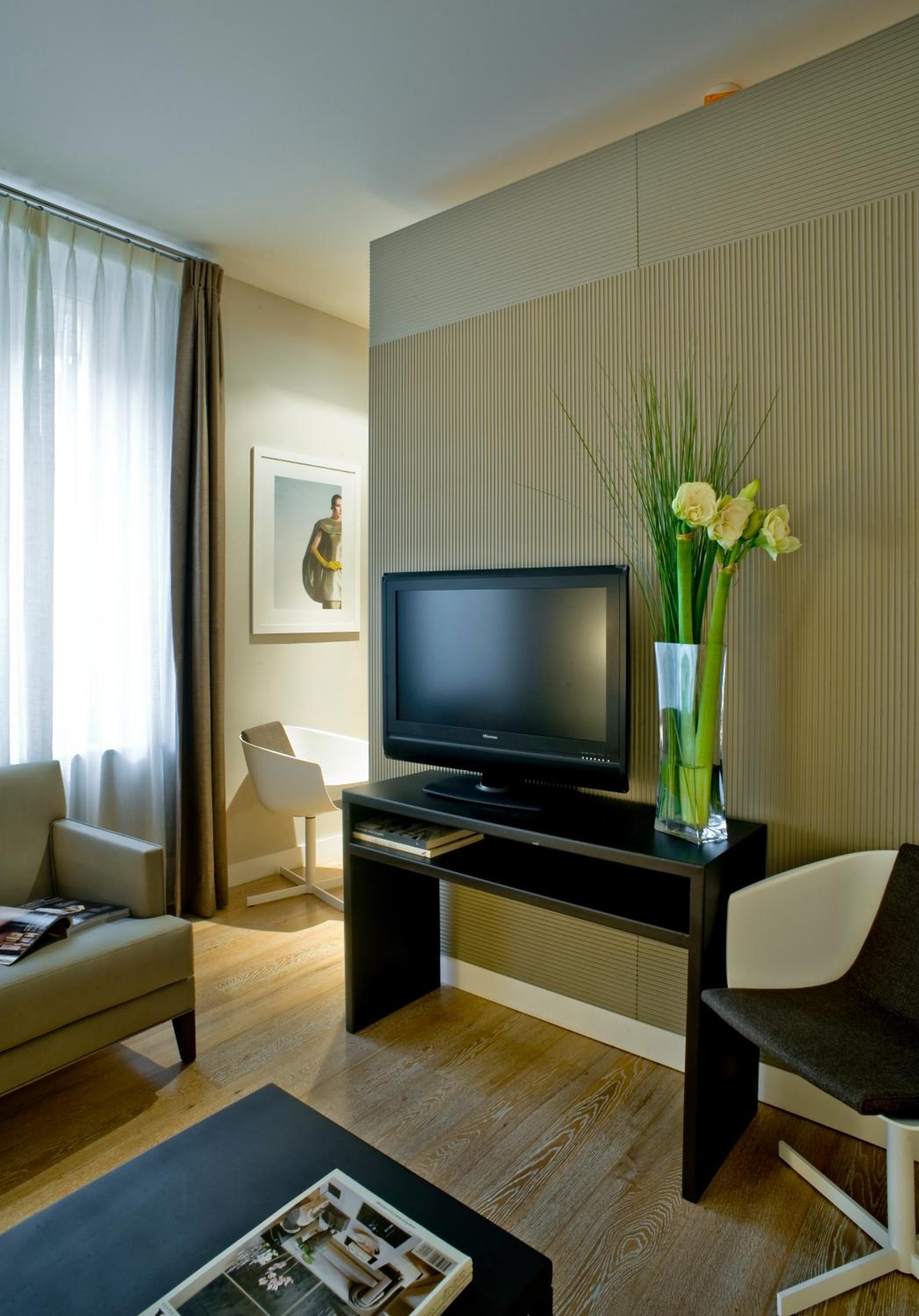 Suite - Photo 5