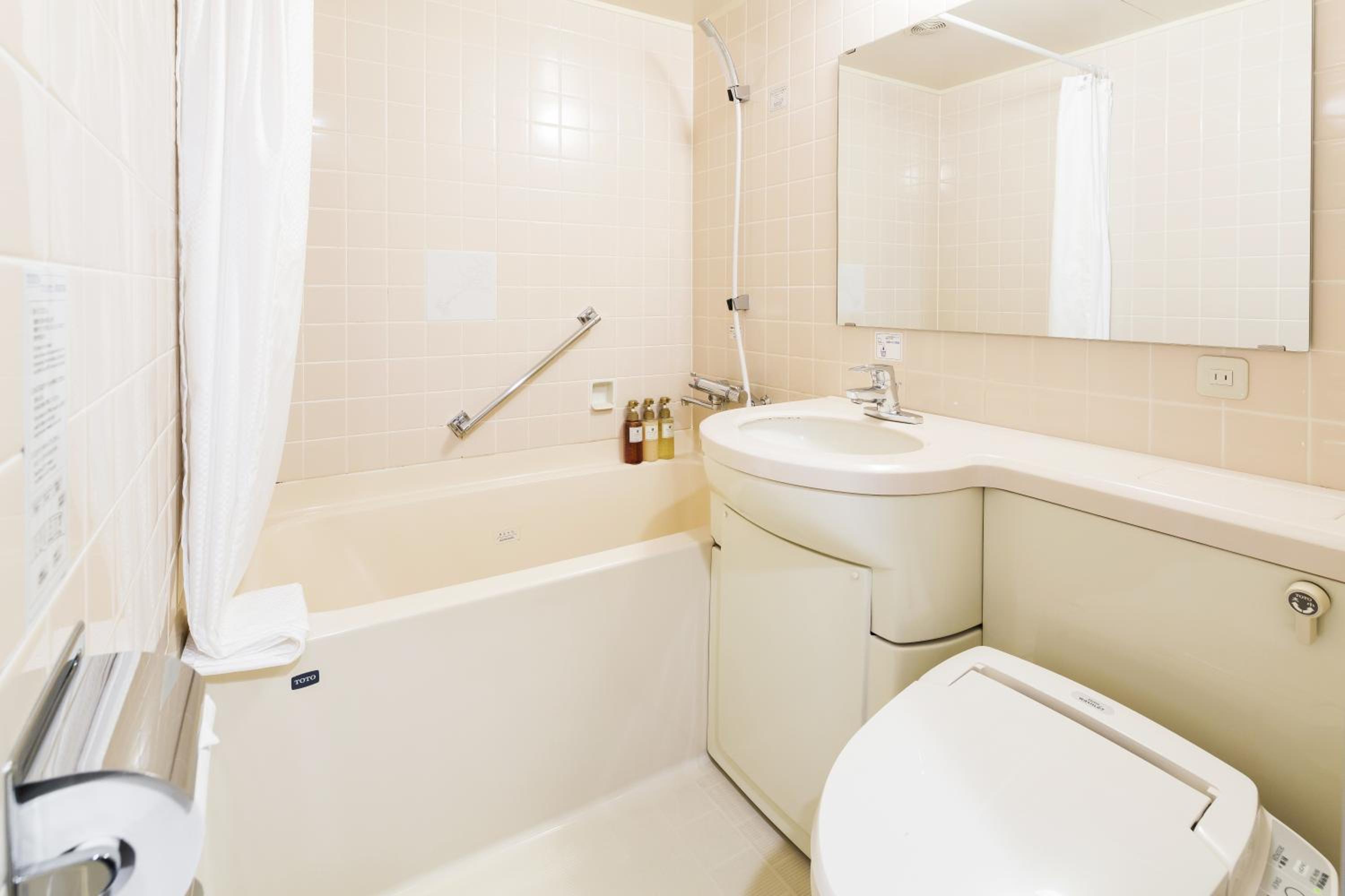 Twin Room - Non-Smoking - Photo 2