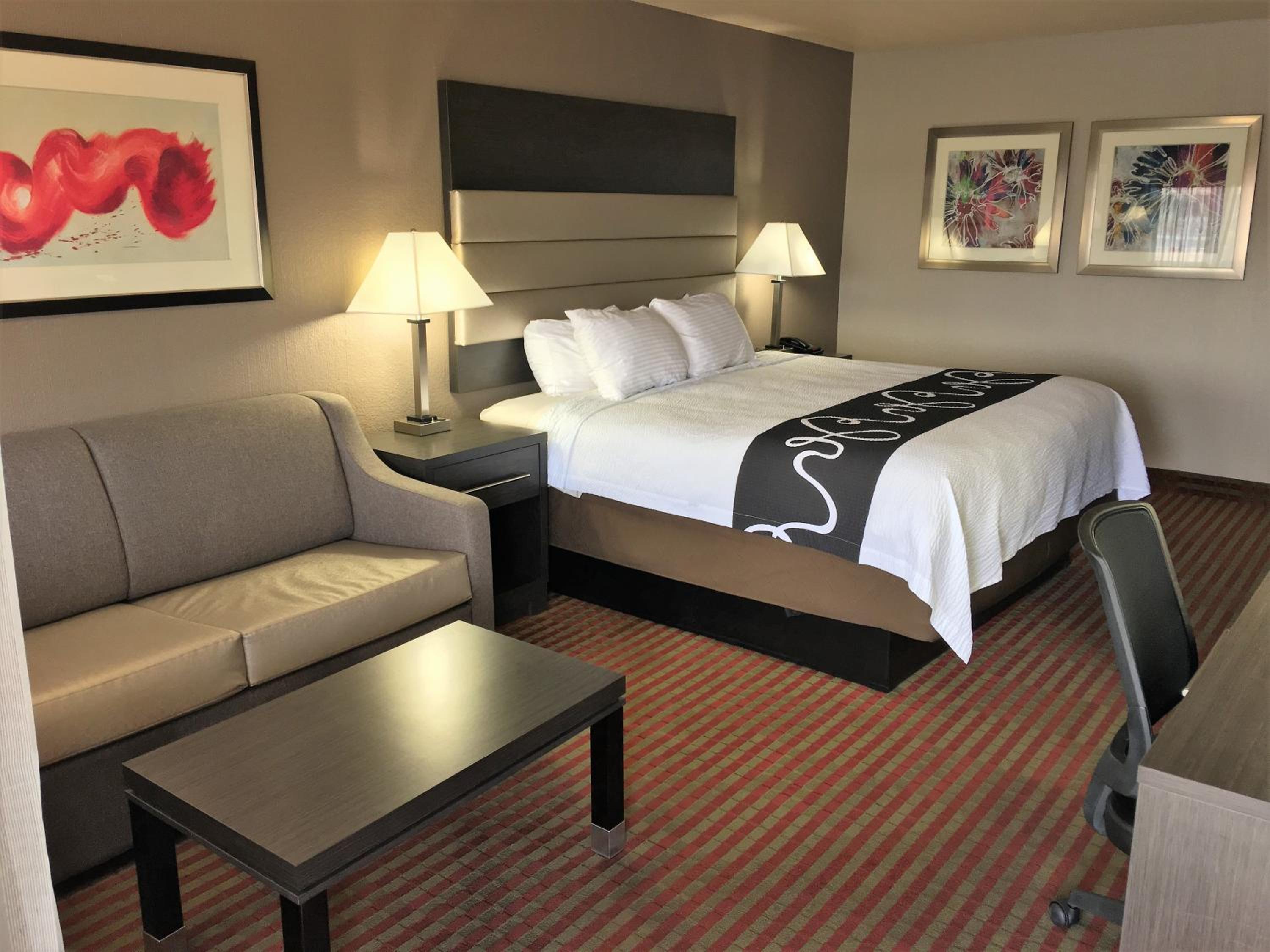 King Room - Non-Smoking - Photo 4