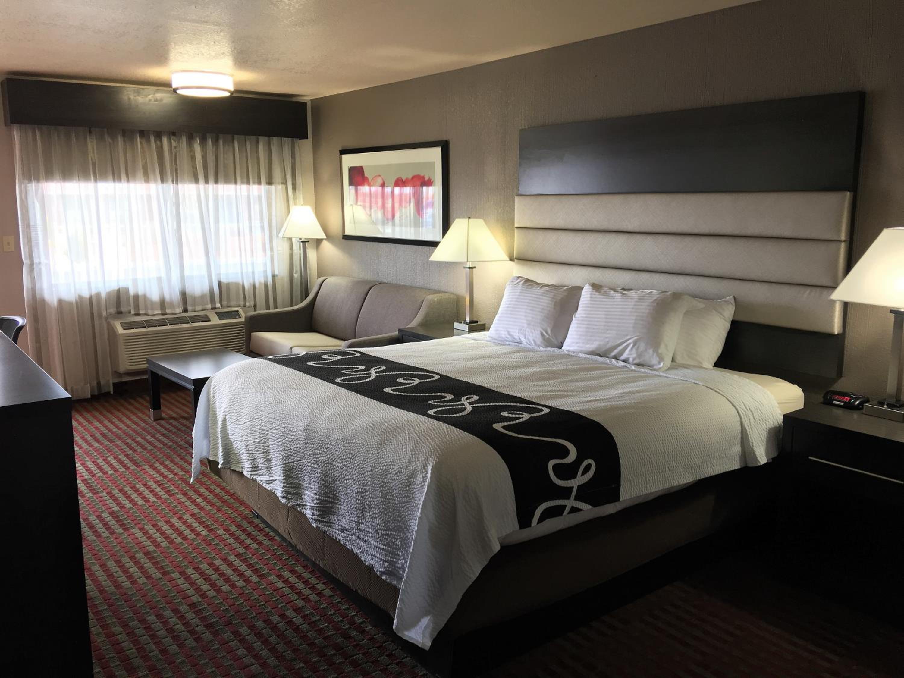 King Room - Non-Smoking - Photo 3