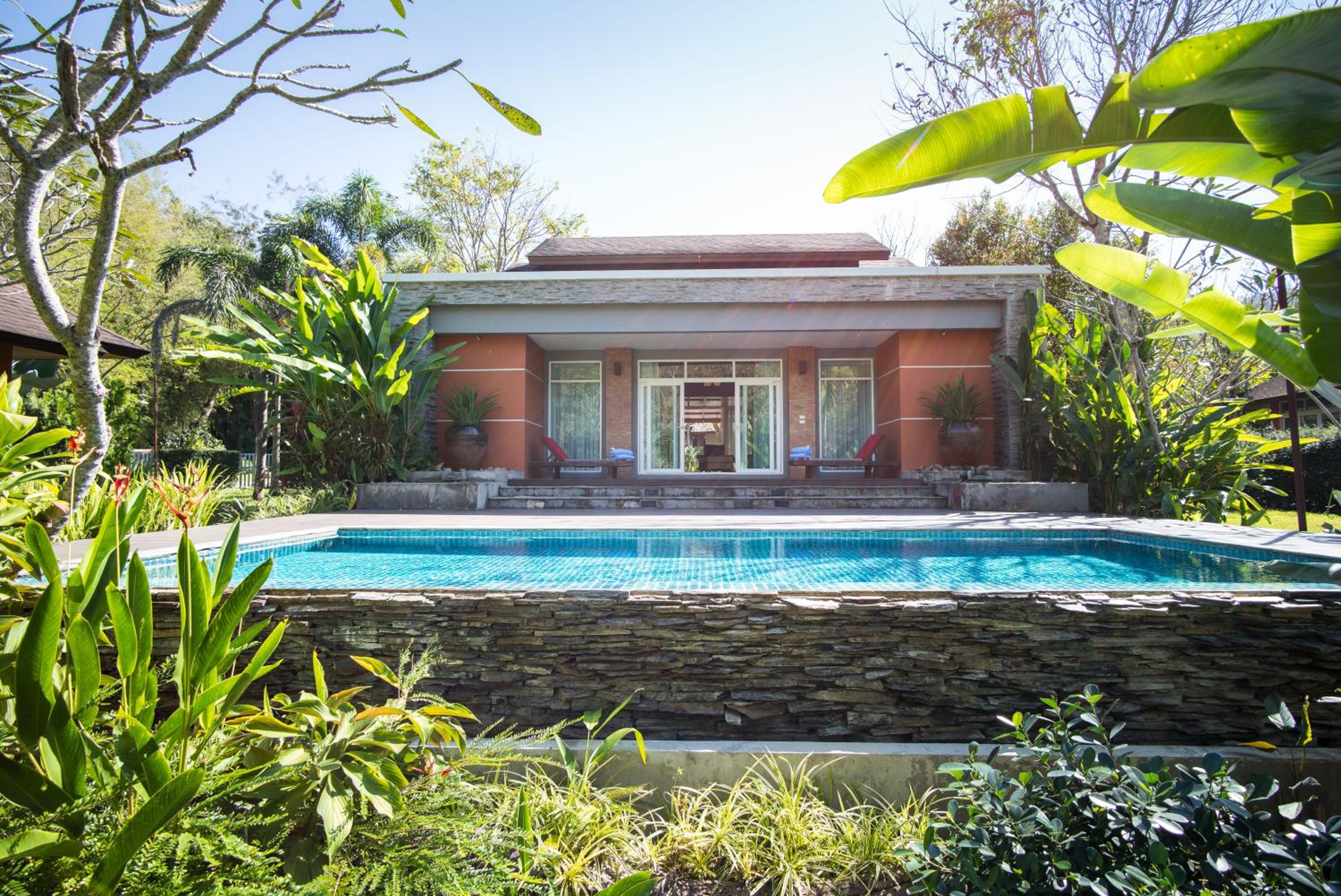 Family Pool Access Suite Villa King Bed - Photo 2