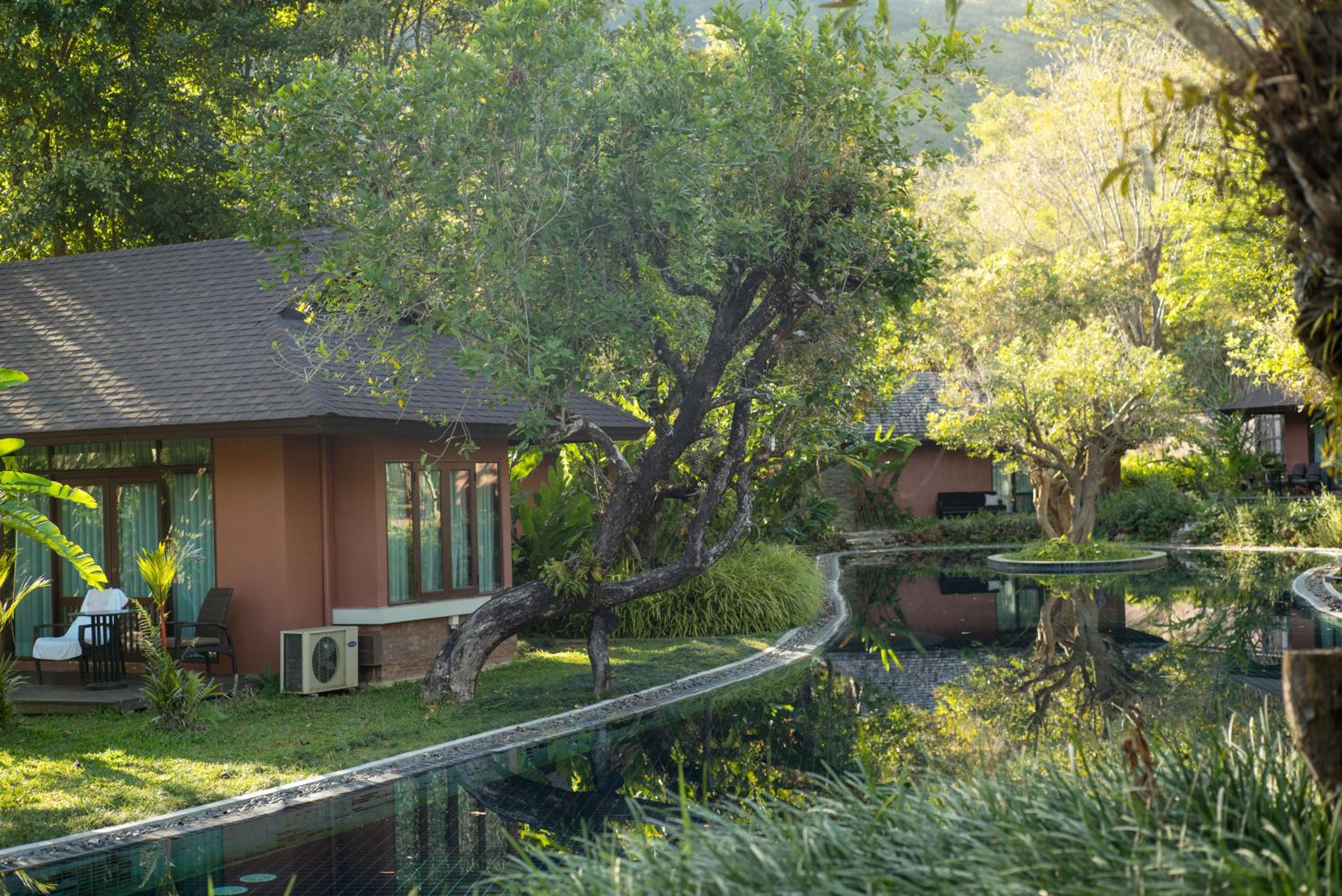 Pool Access Villa - Photo 8