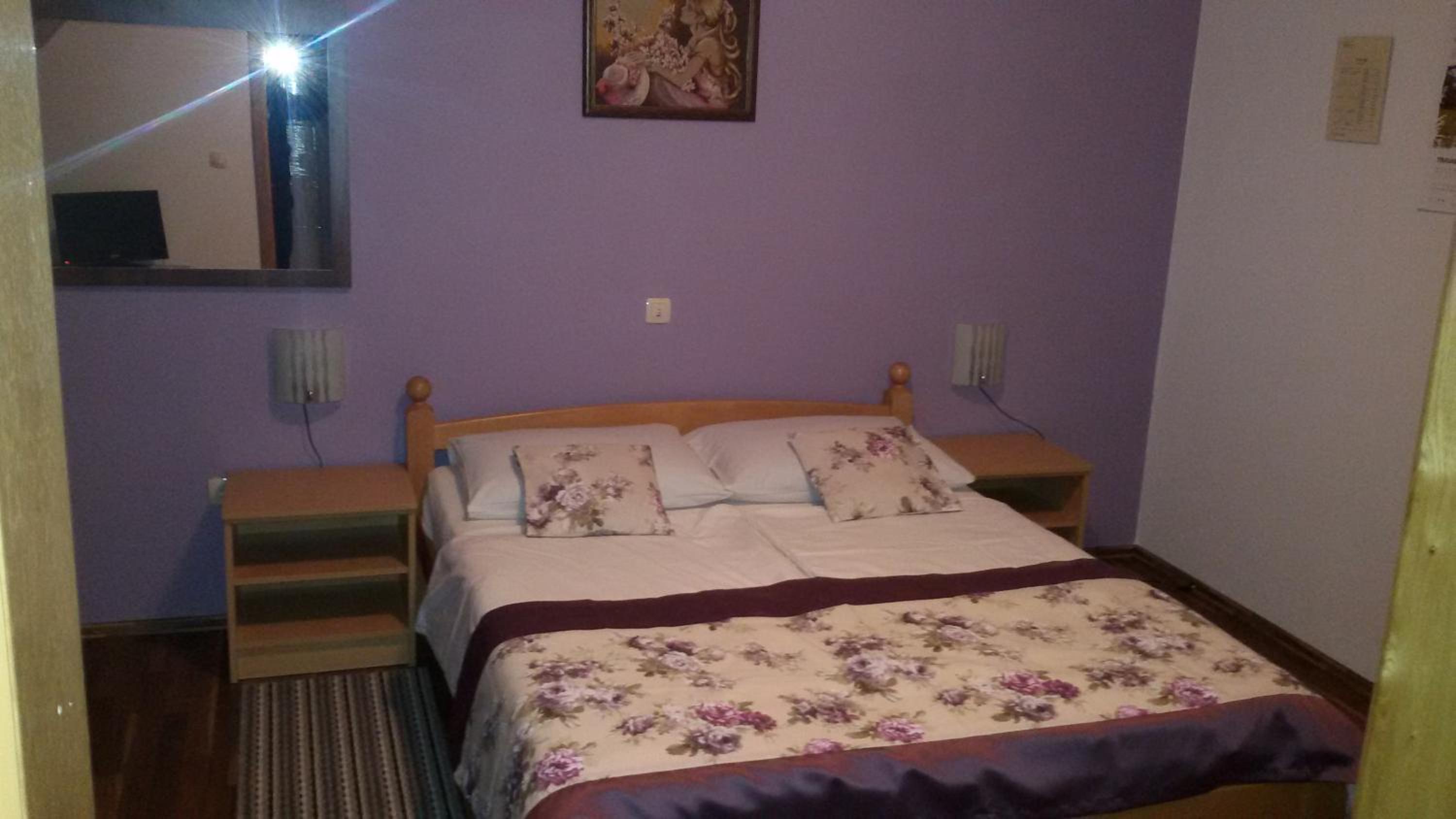 Double Room - Photo 5