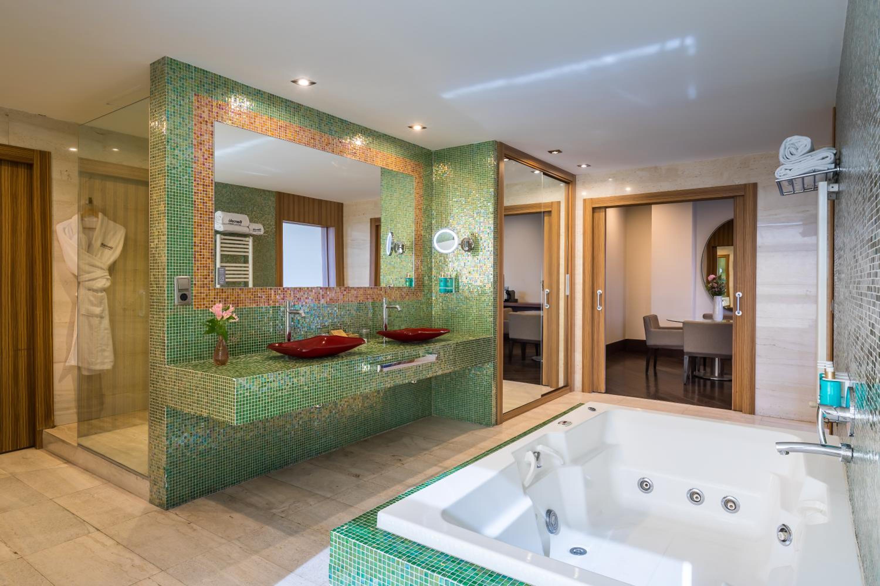 Suite with City View photo