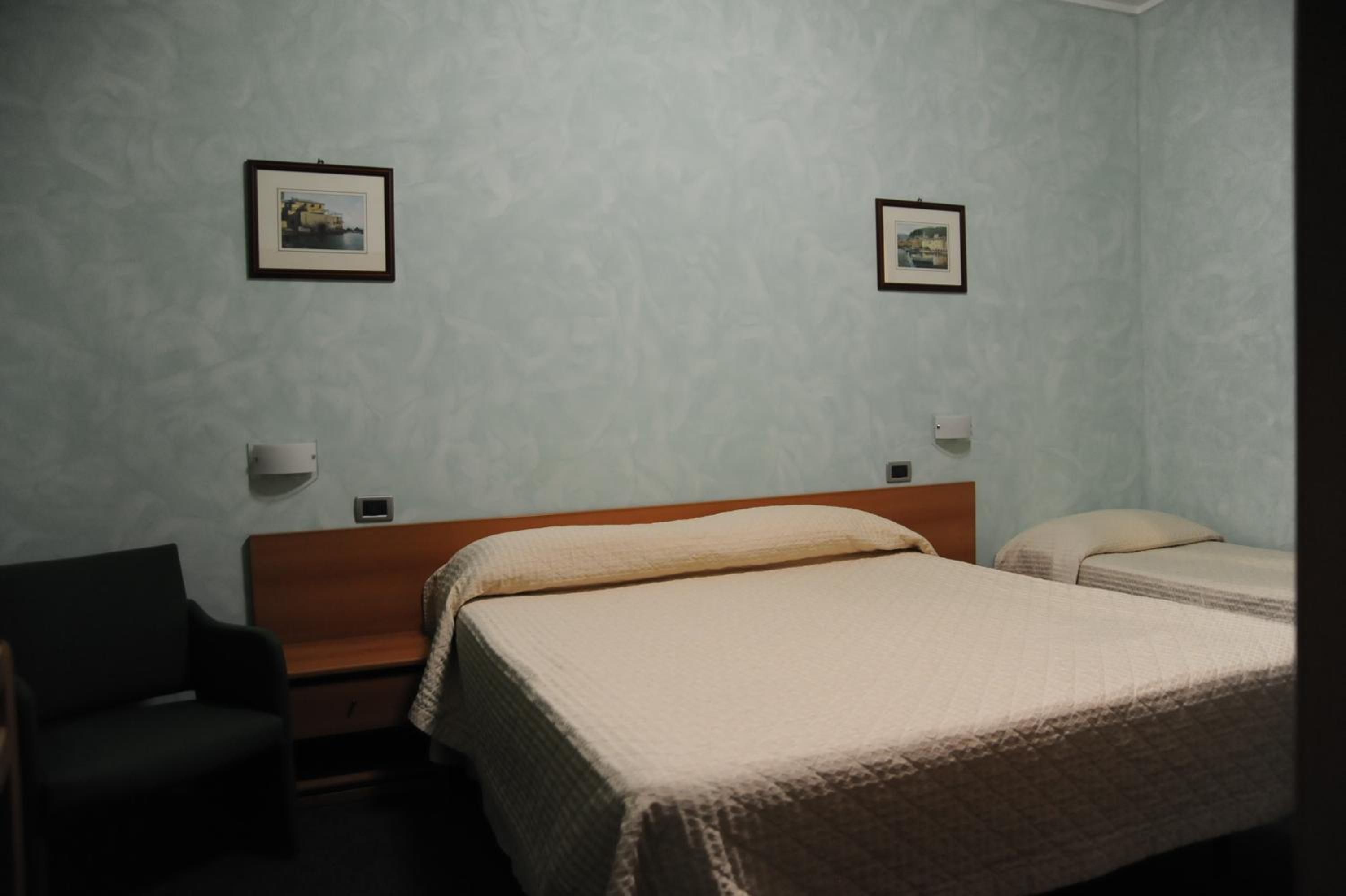 Triple Room - Photo 2