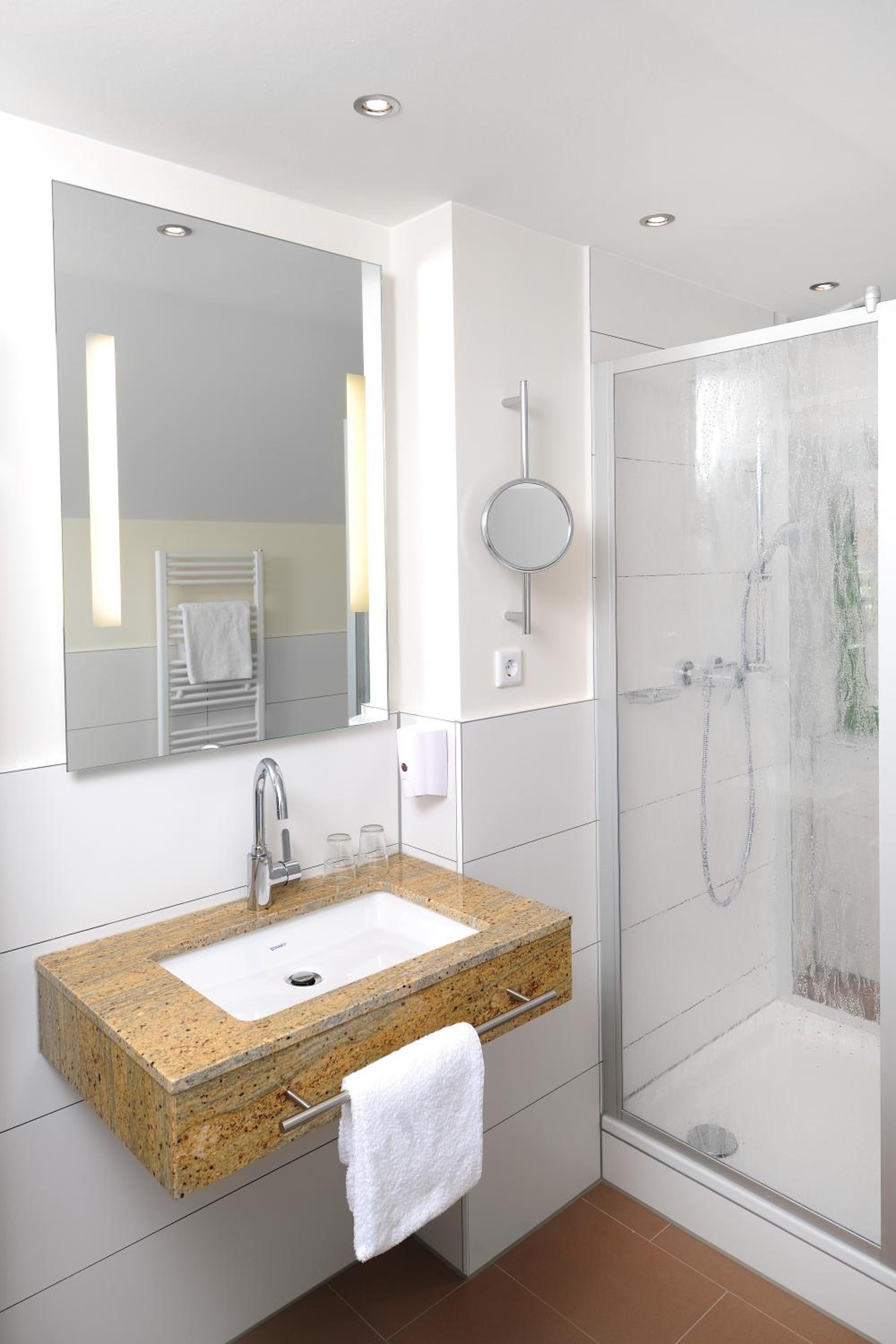 Double Room with Private Bathroom - Photo 2