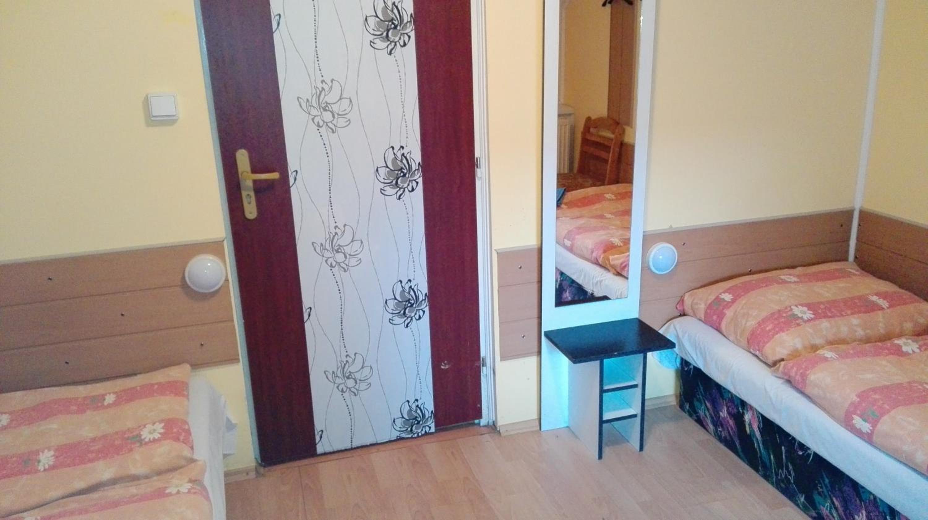 Small Twin Room photo 1
