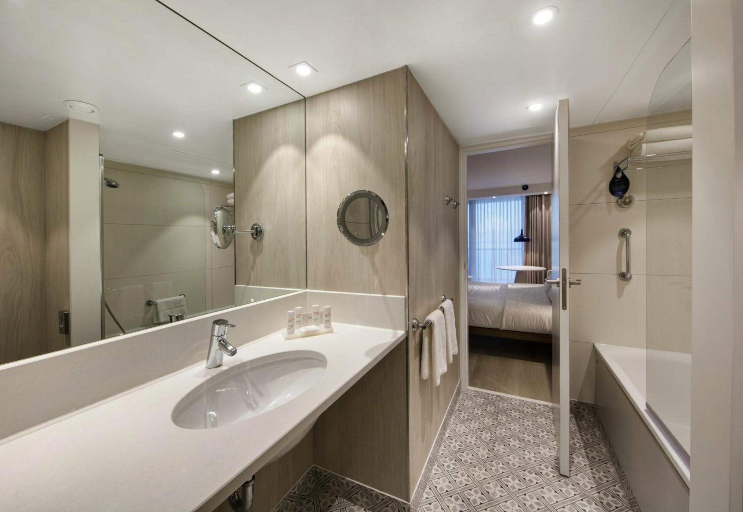 Superior Room - City View - Photo 7