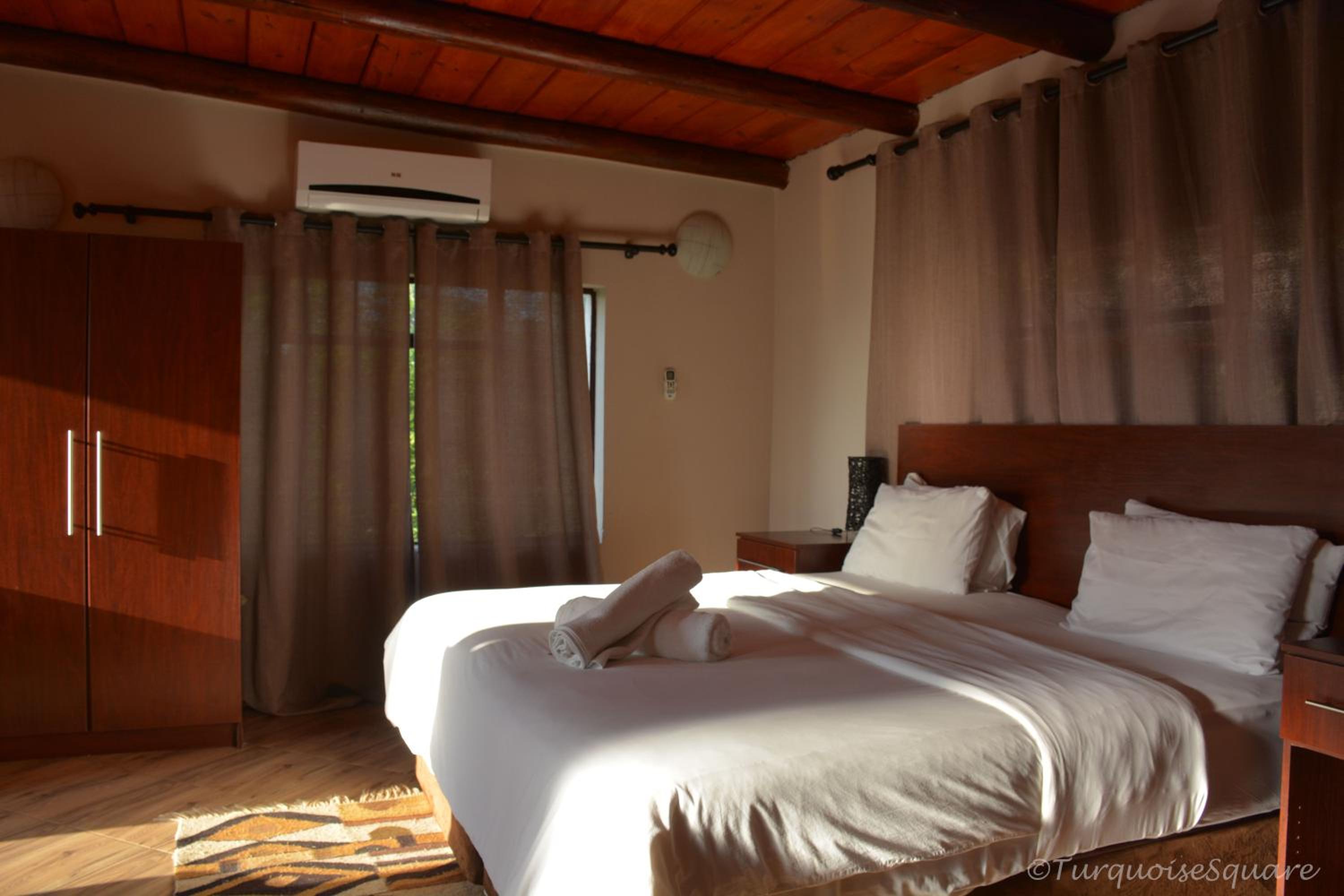 Suite with Spa Bath - Photo 3