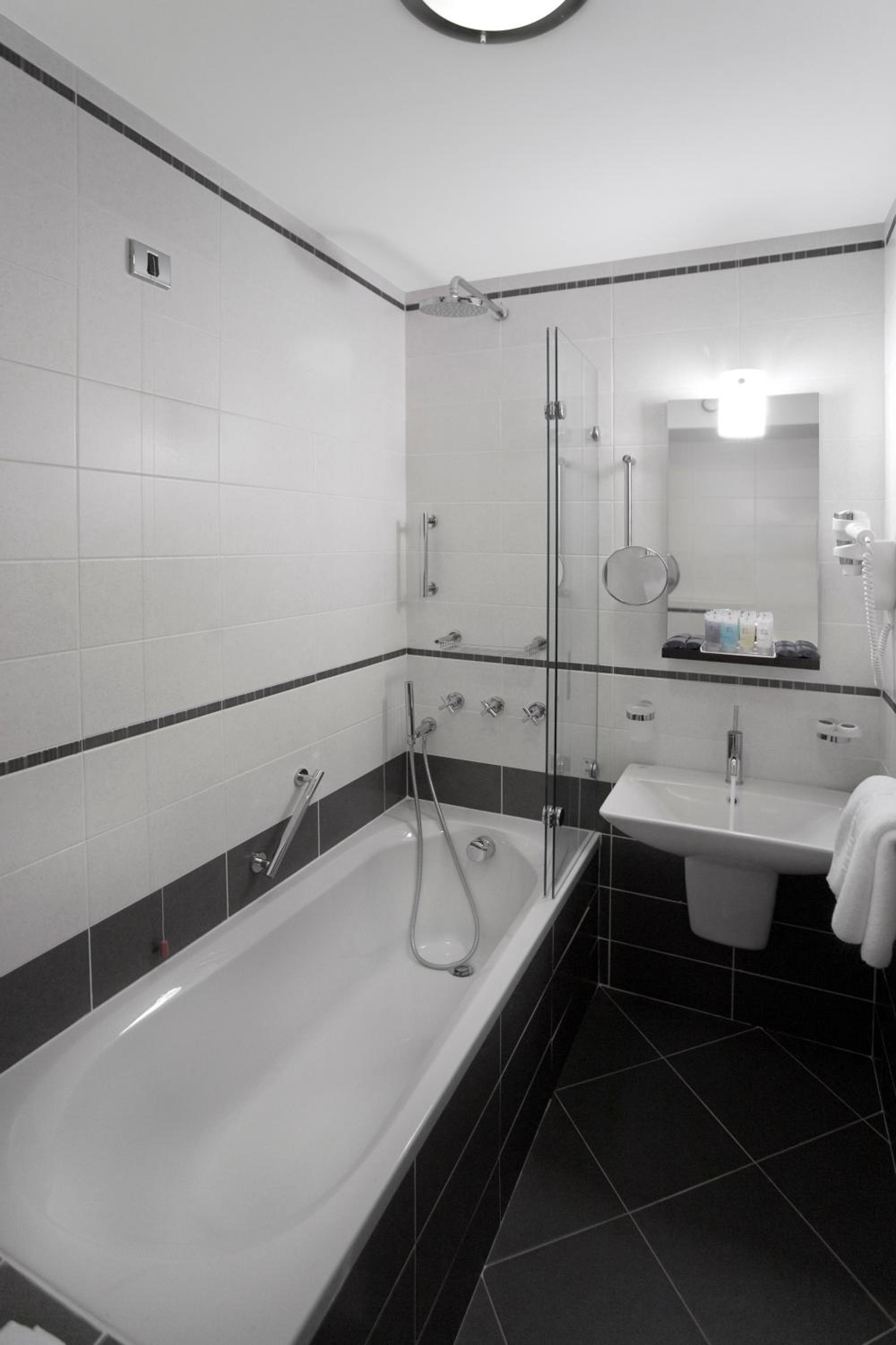 Standard Double Room with Park View - Photo 3