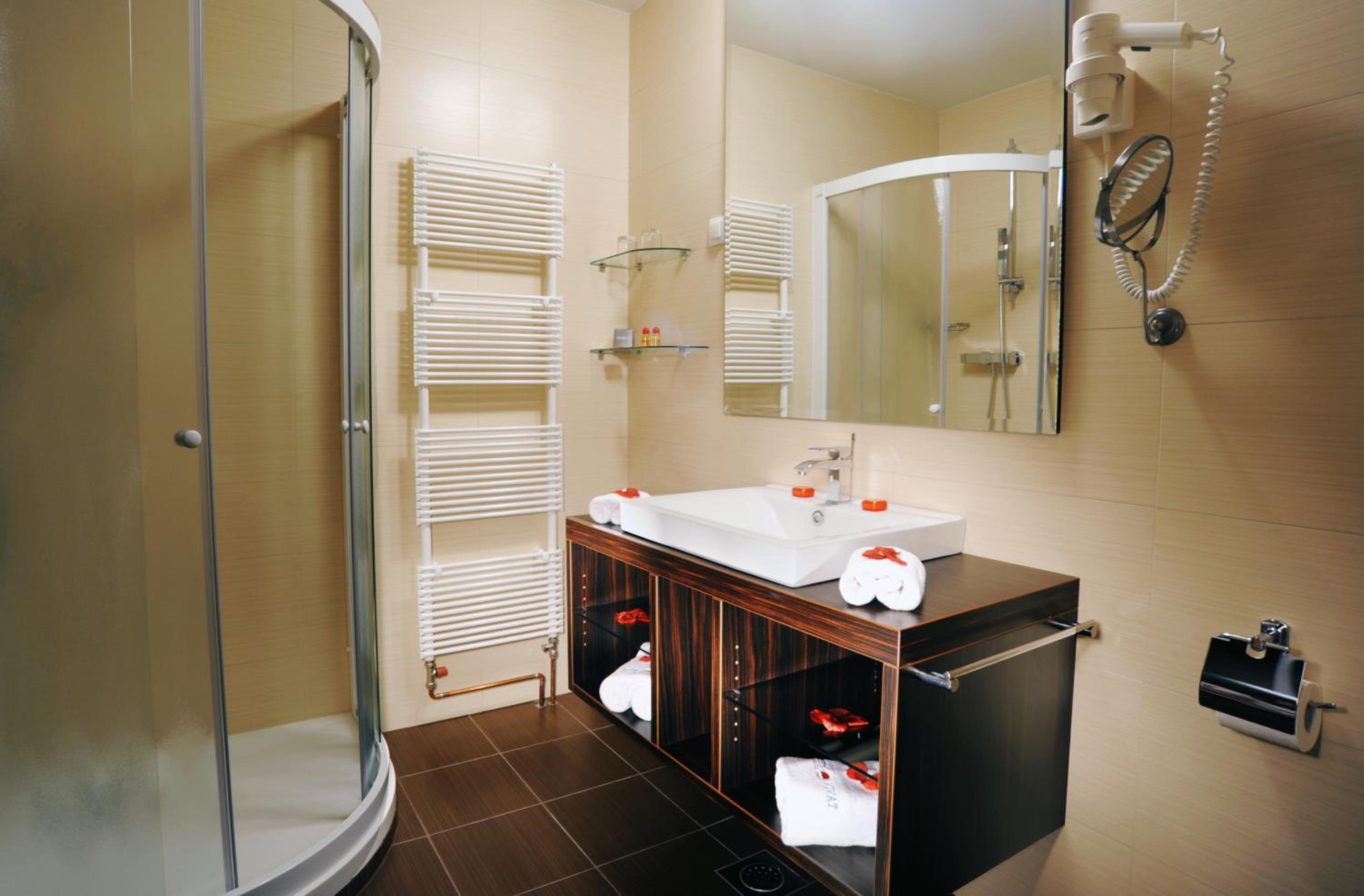 Deluxe Double Room with Balcony and Park View - Photo 3