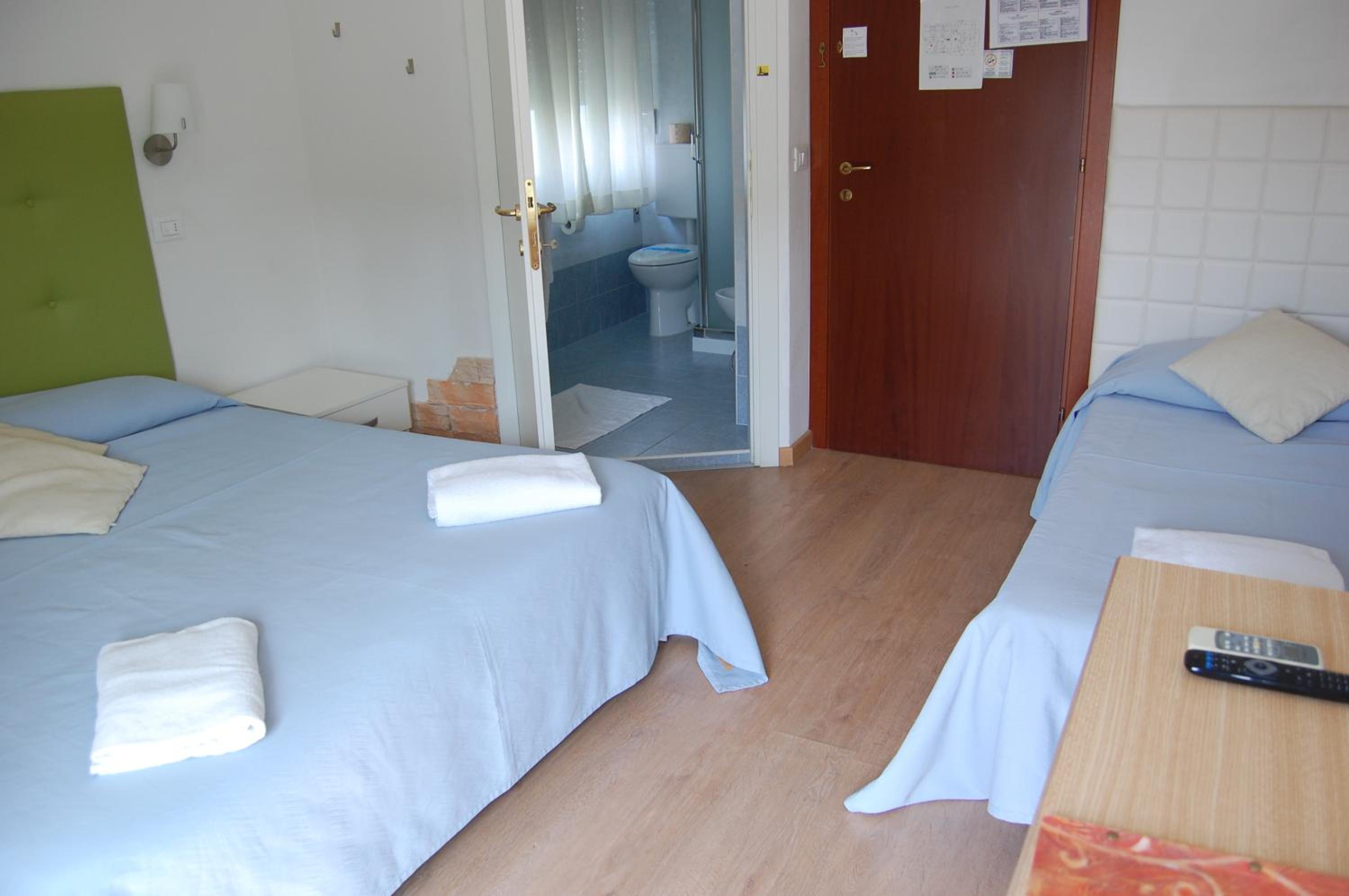 Triple Room with Balcony - Photo 4
