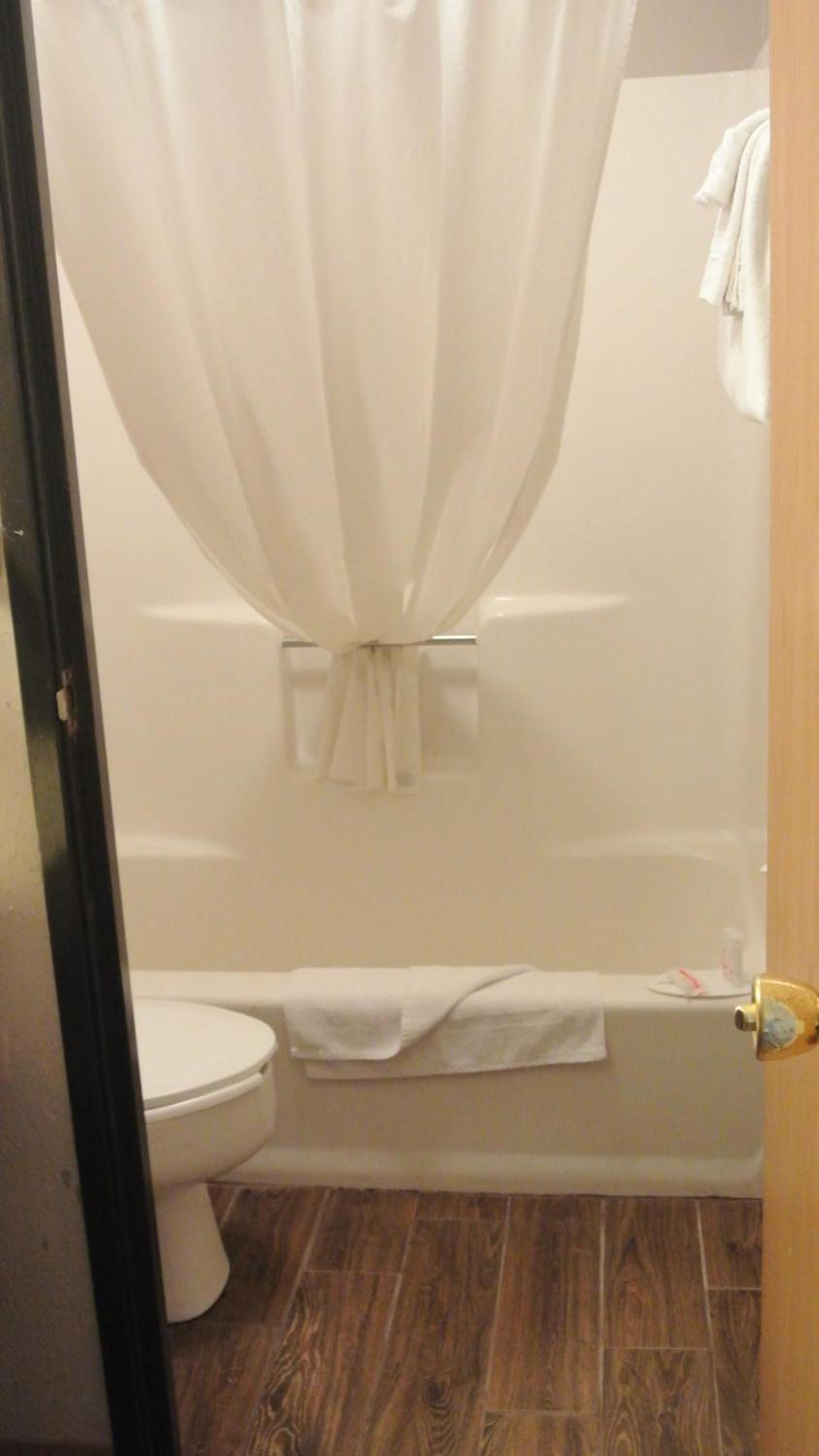 Queen Room with Two Queen Beds - Photo 14