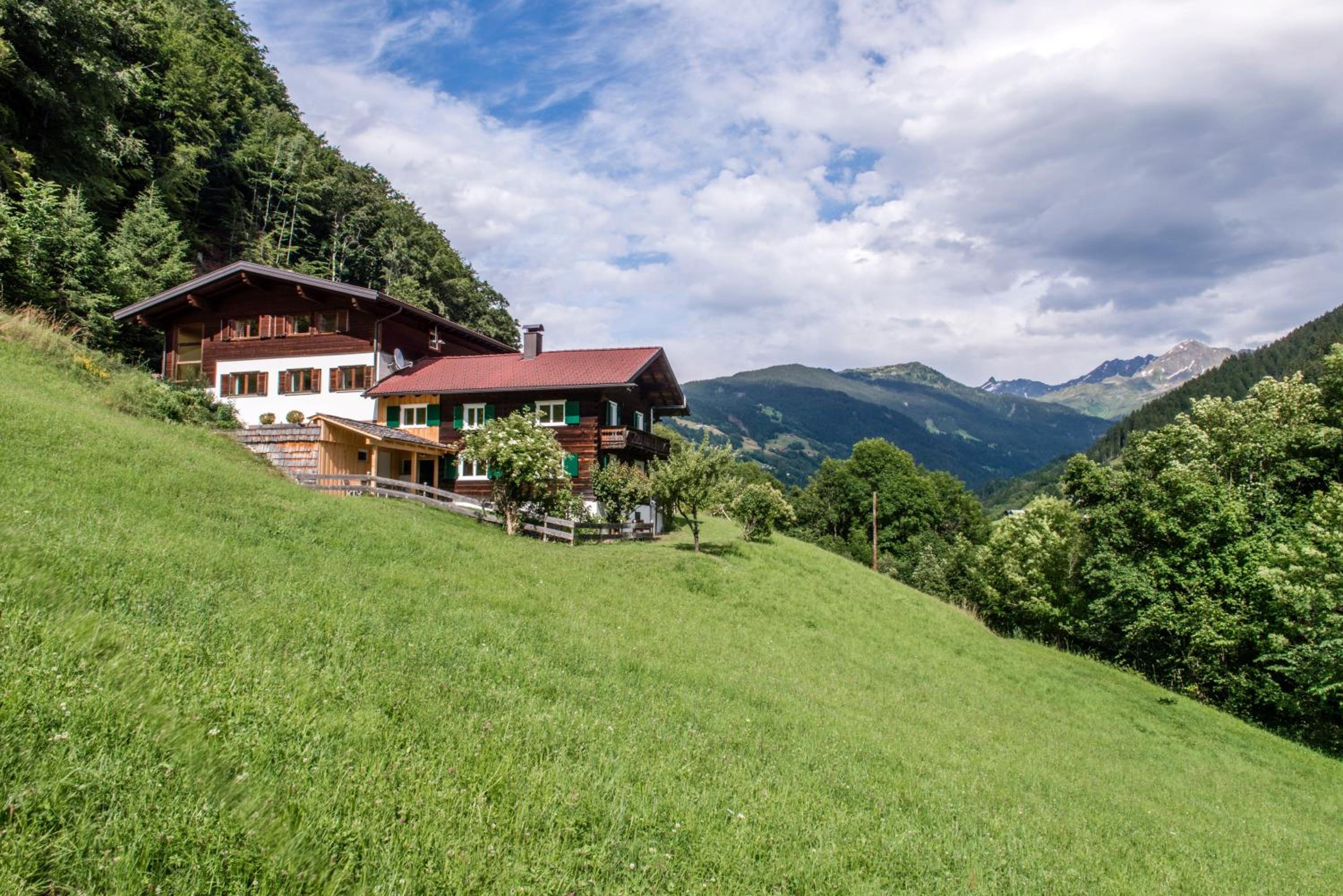 Apartment with Mountain View photo 2
