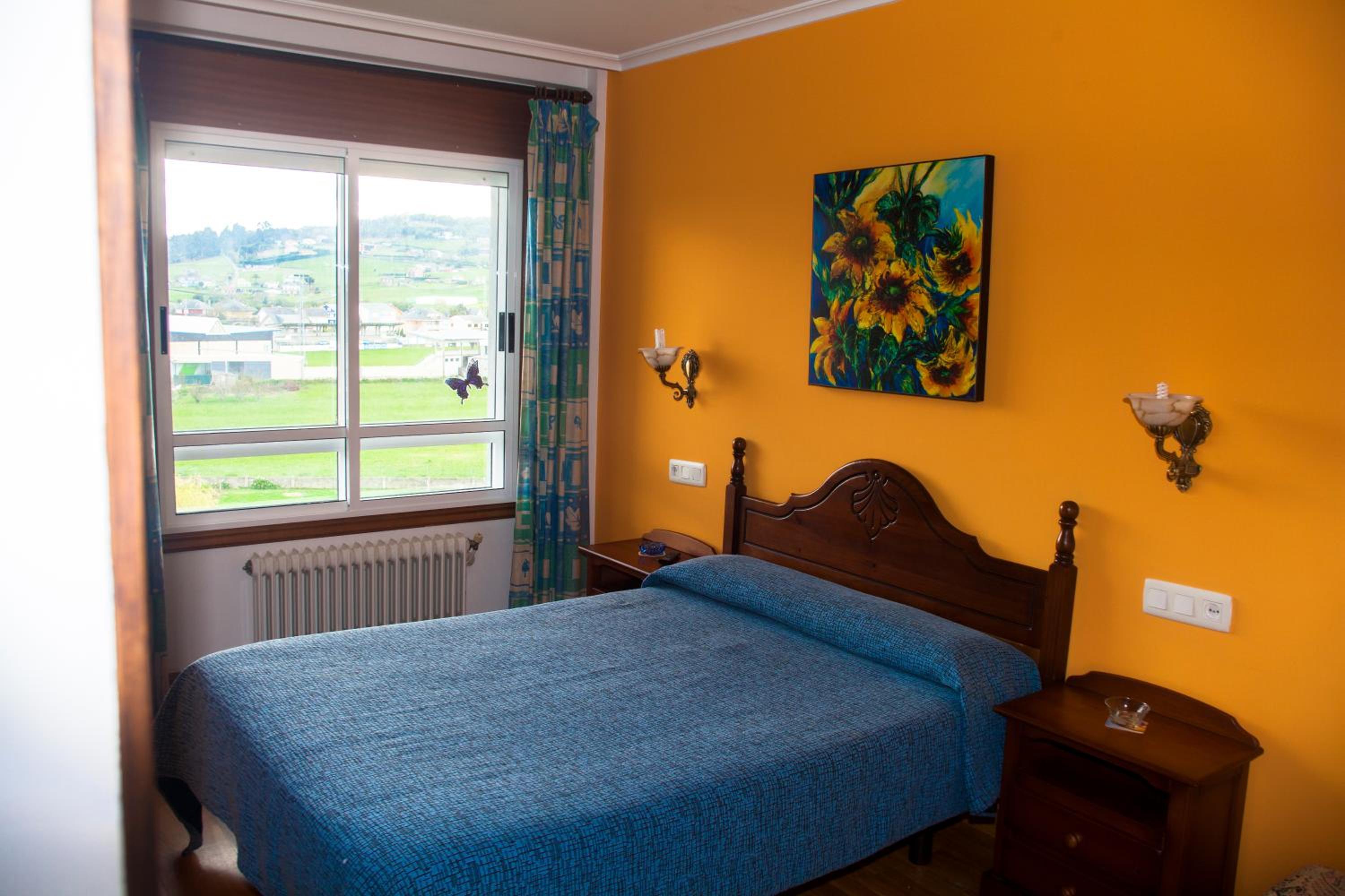 Double Room with Shared Bathroom photo 2