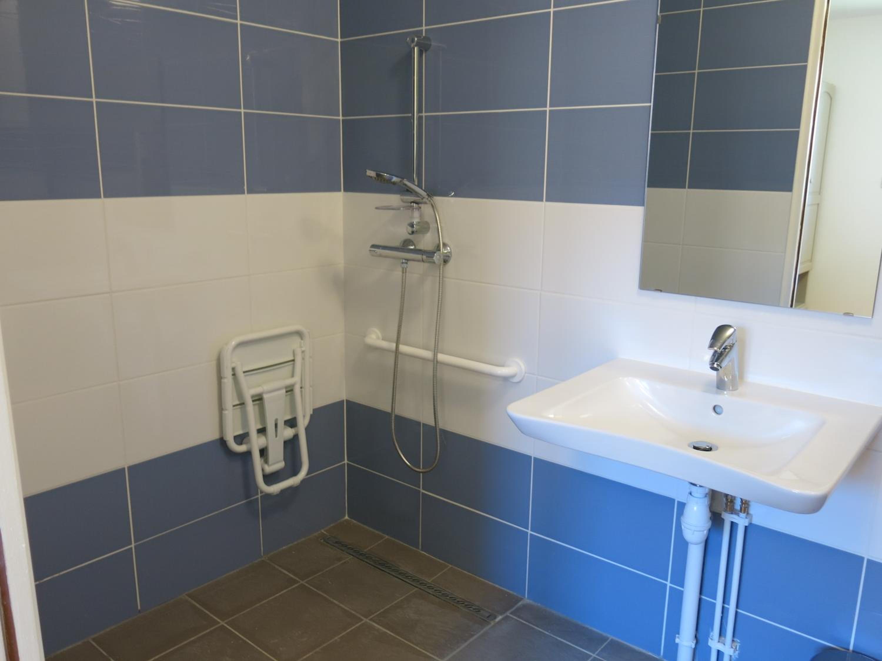 Three-Bedroom House - Photo 15