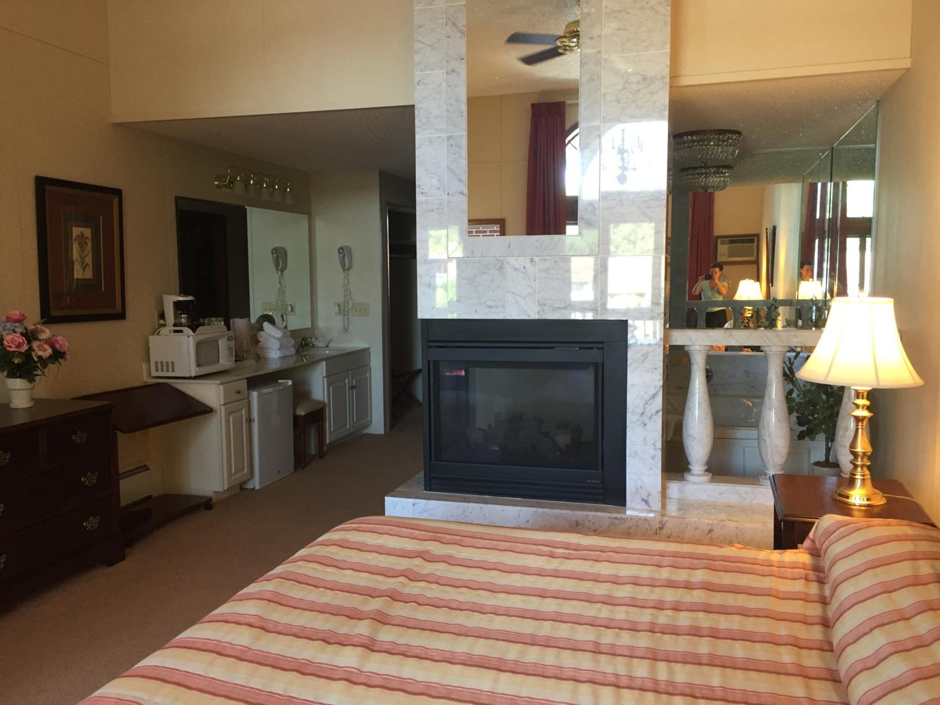 Deluxe Suite with Spa Bath