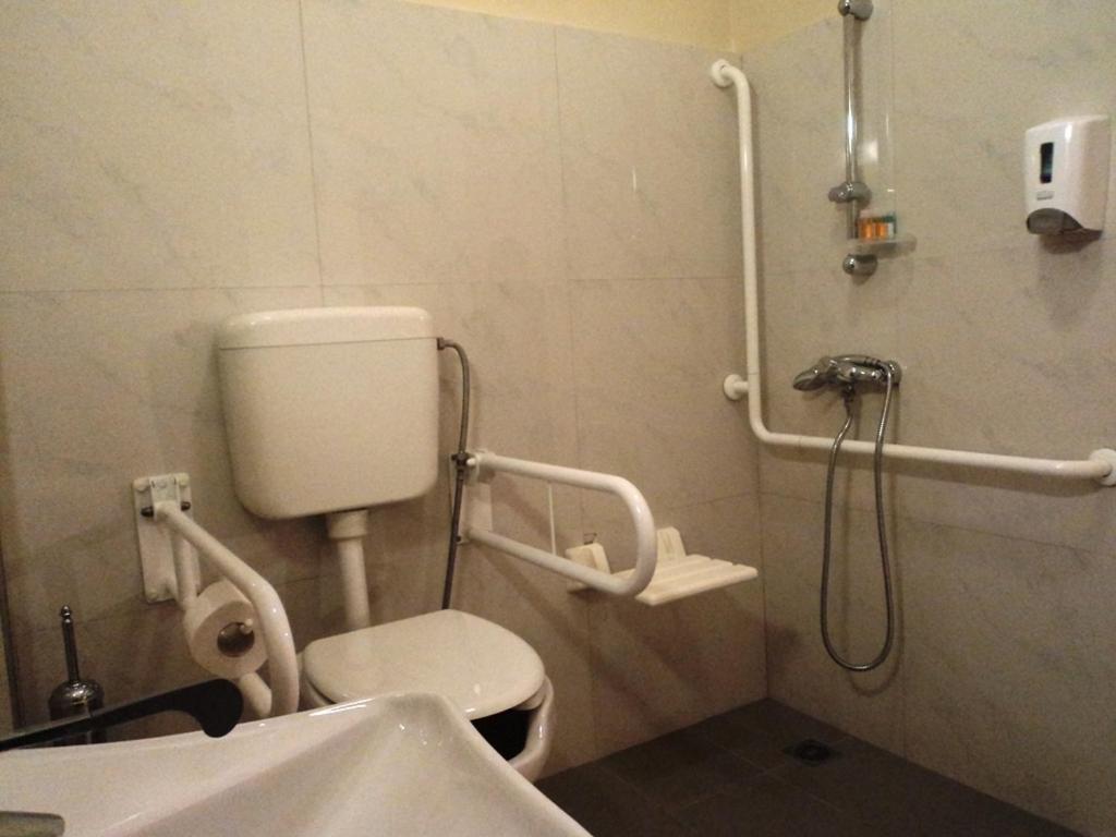 Double Room - Disability Access photo 2
