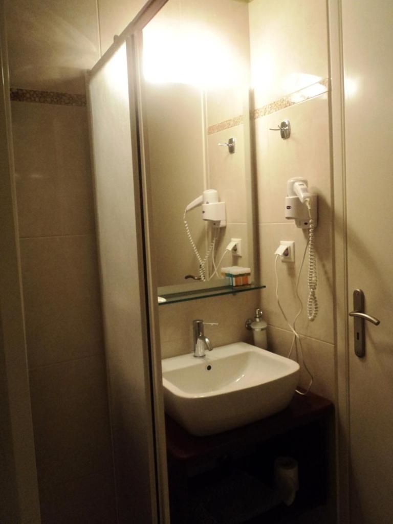 Double Room with Balcony - Photo 2
