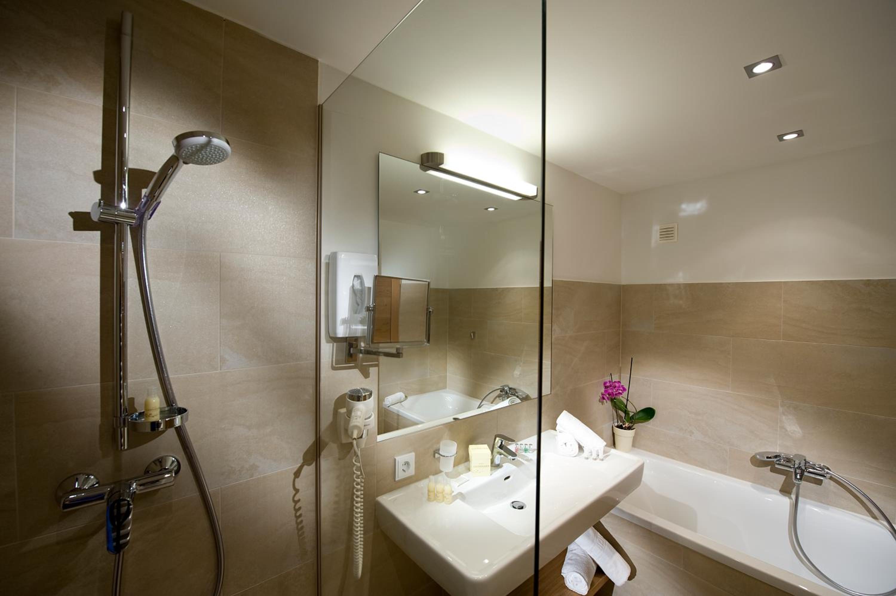 Junior Suite with Mountain View - Photo 3