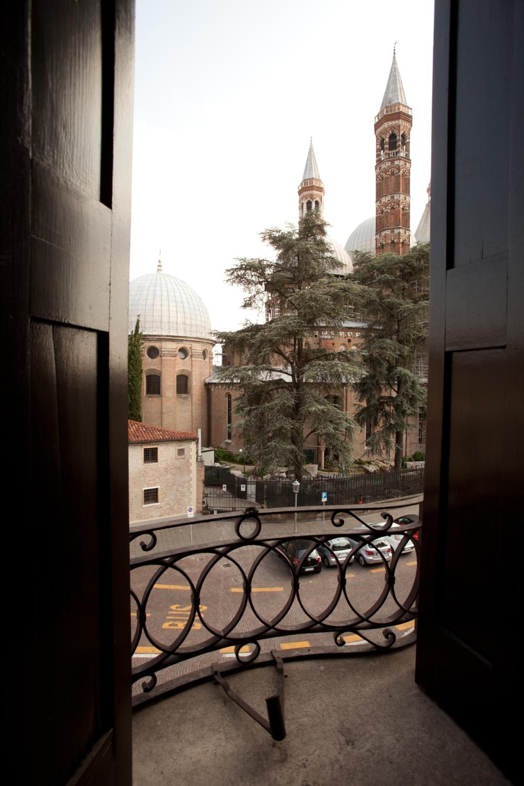 Standard Double or Twin Room with View - Photo 4