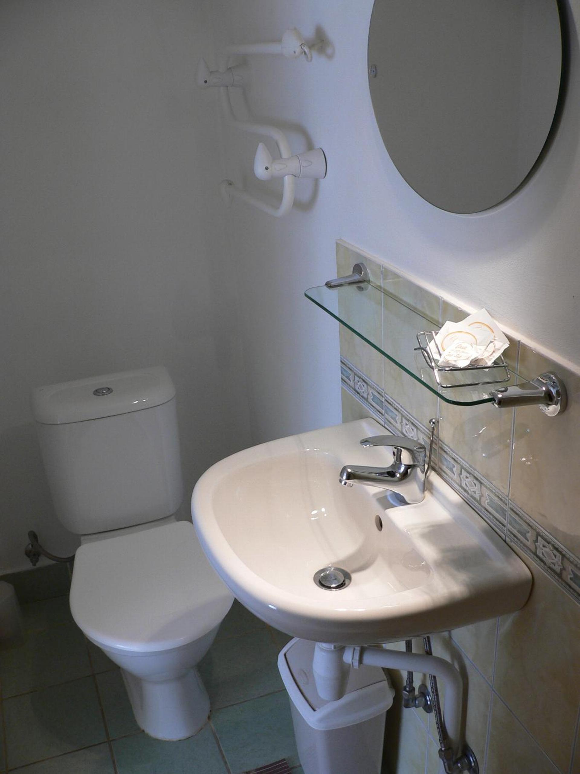 Double Room - Photo 6