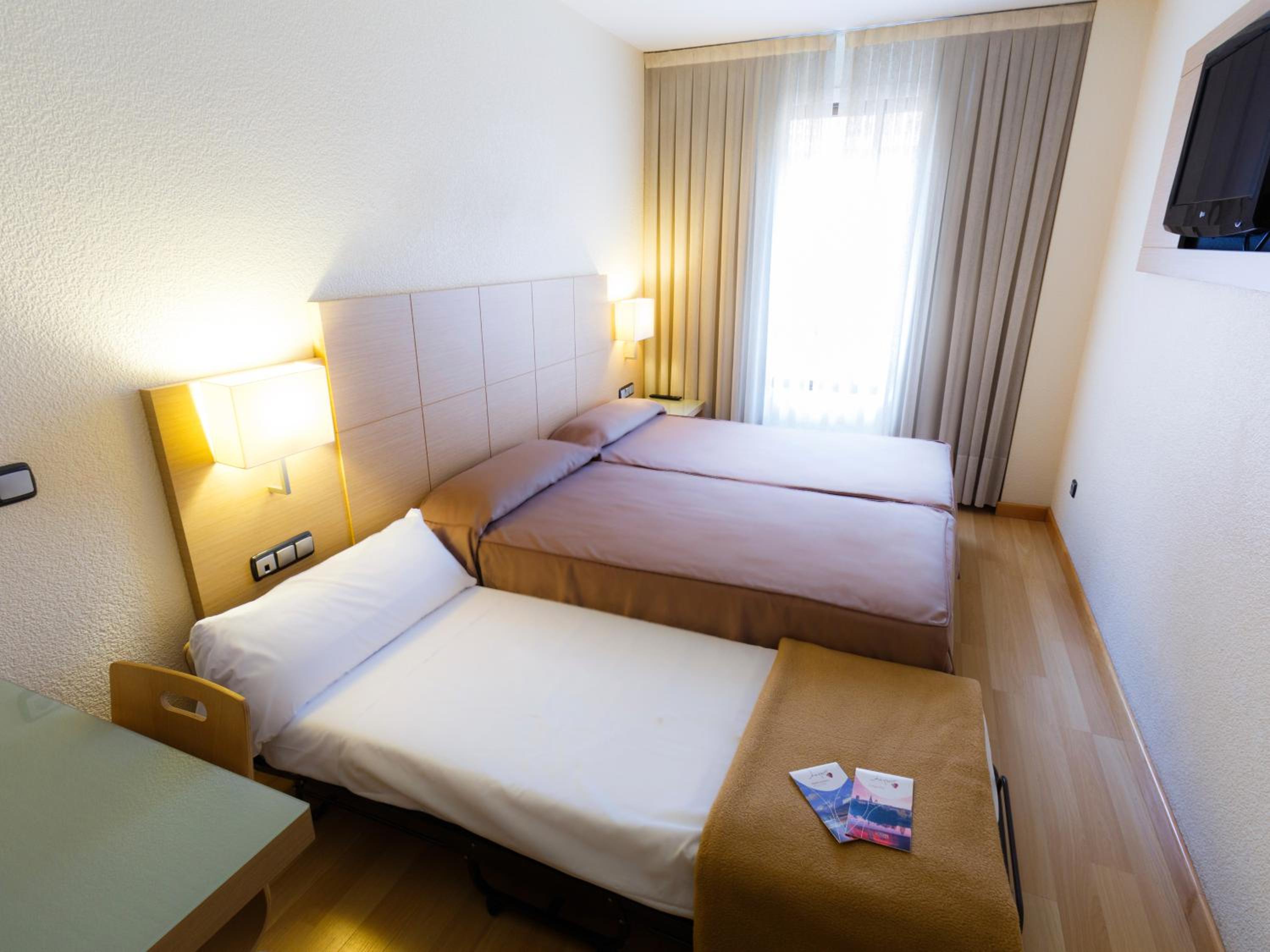 Double Or Twin Room With Extra Bed photo 3
