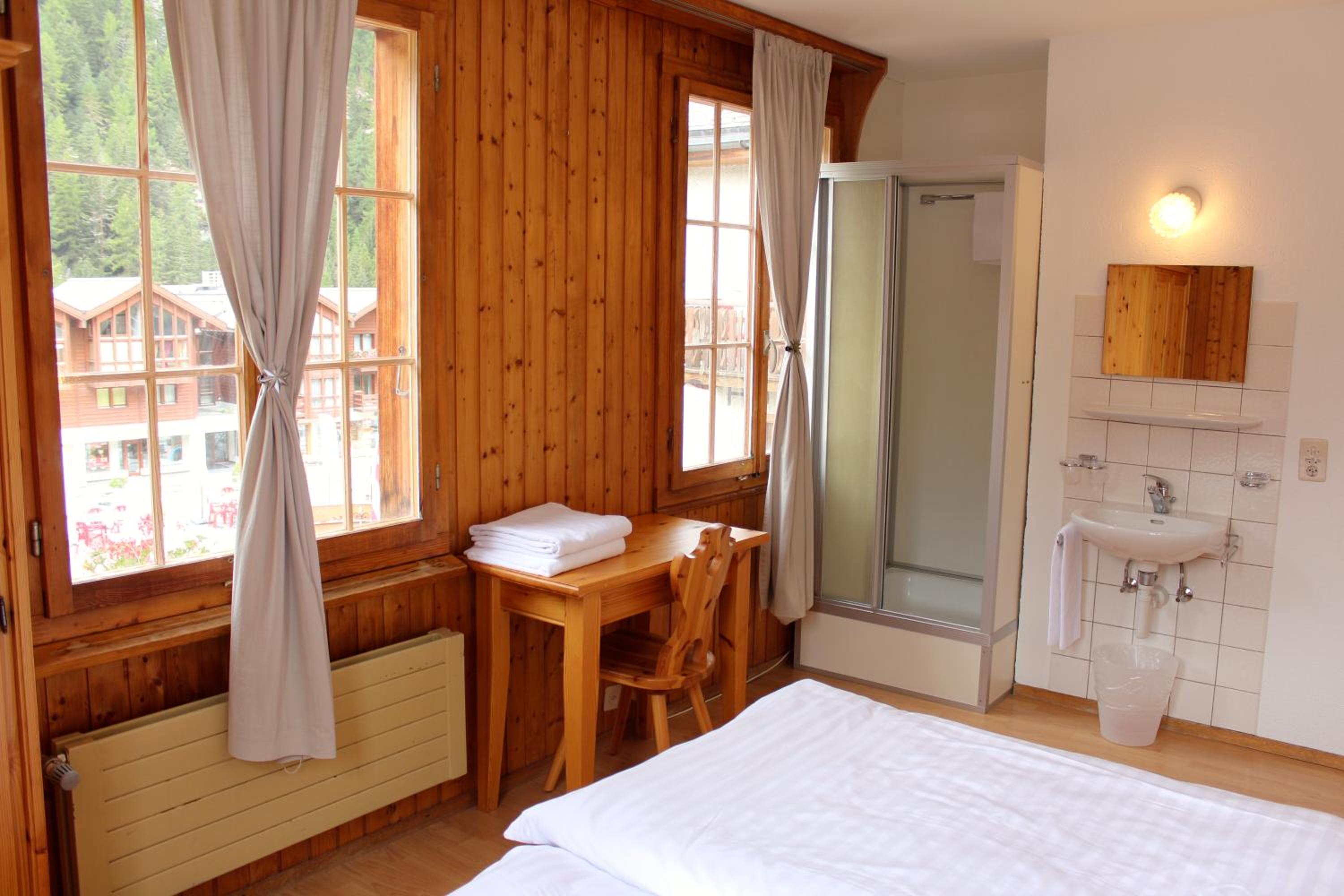 Quadruple Room with Shared Bathroom photo 2