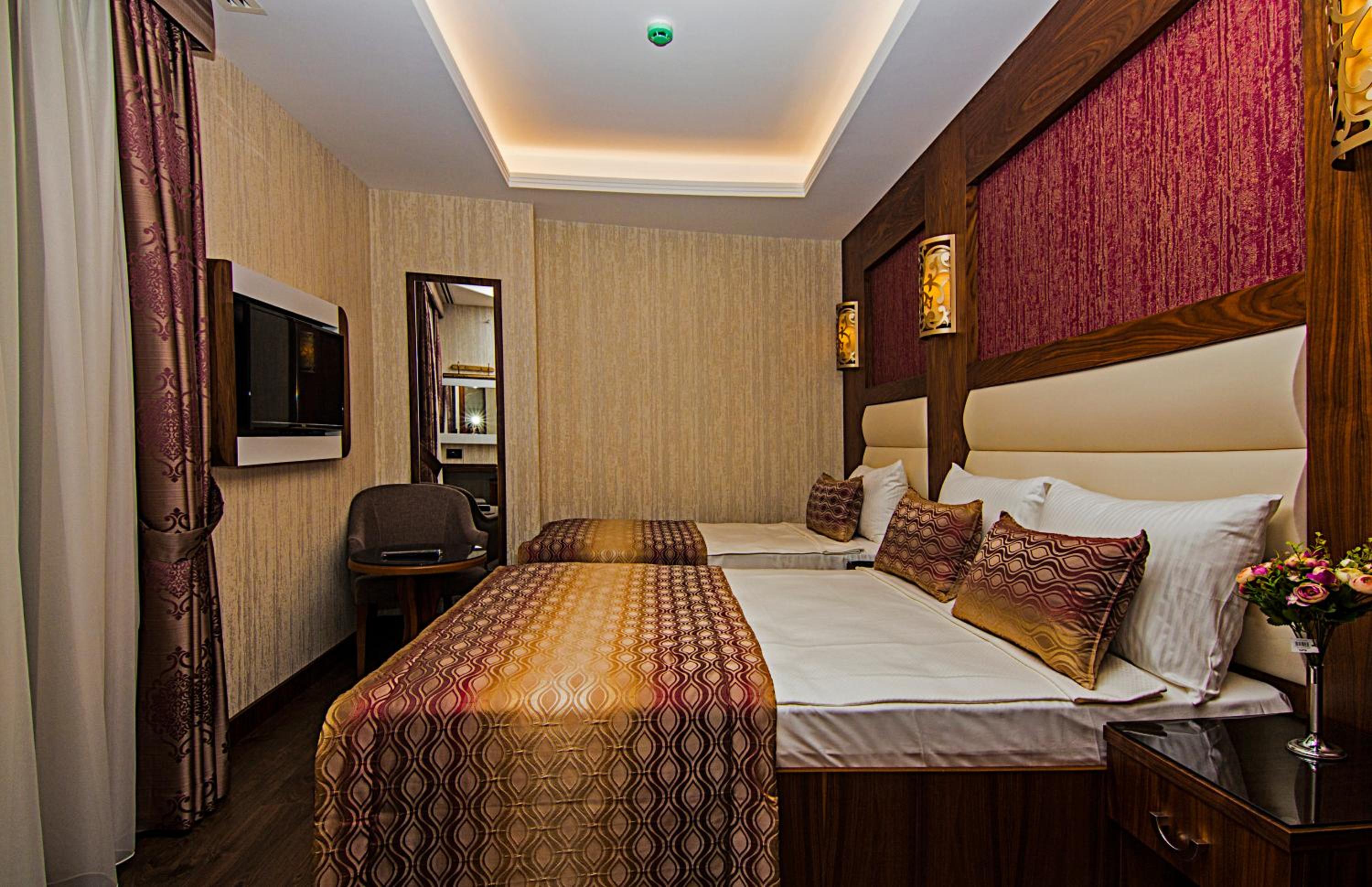 Superior Triple Room photo 2