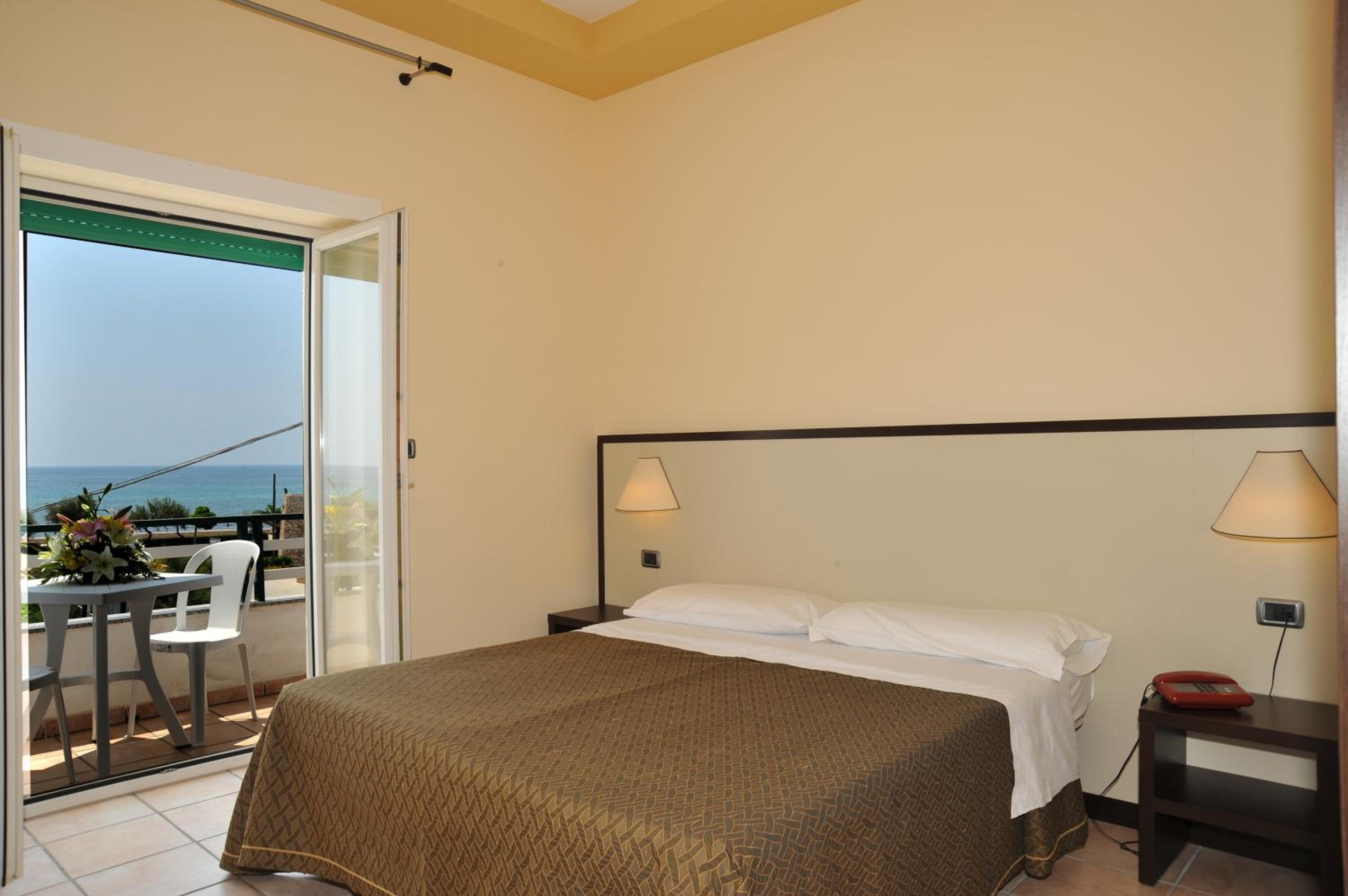 Basic Triple Room photo 2