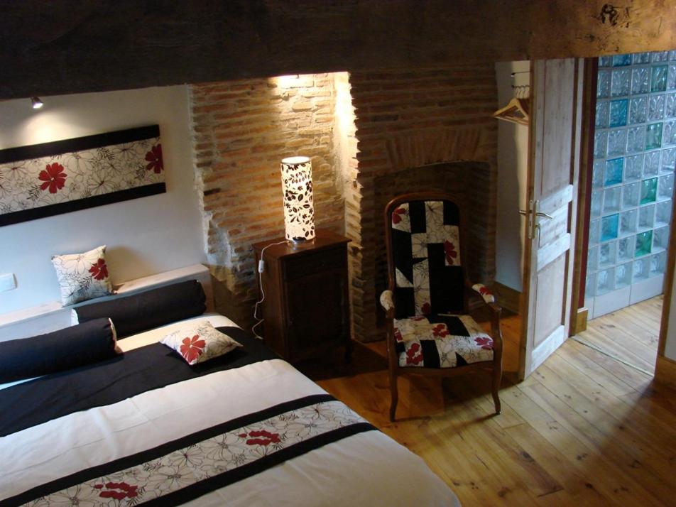 Suite - Photo 1