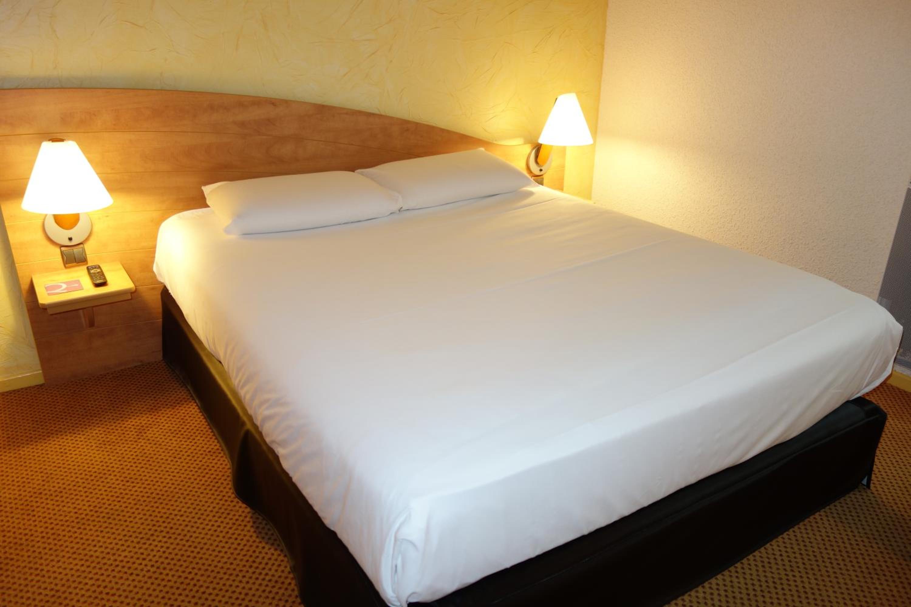 Standard One Double Bed - Photo 4